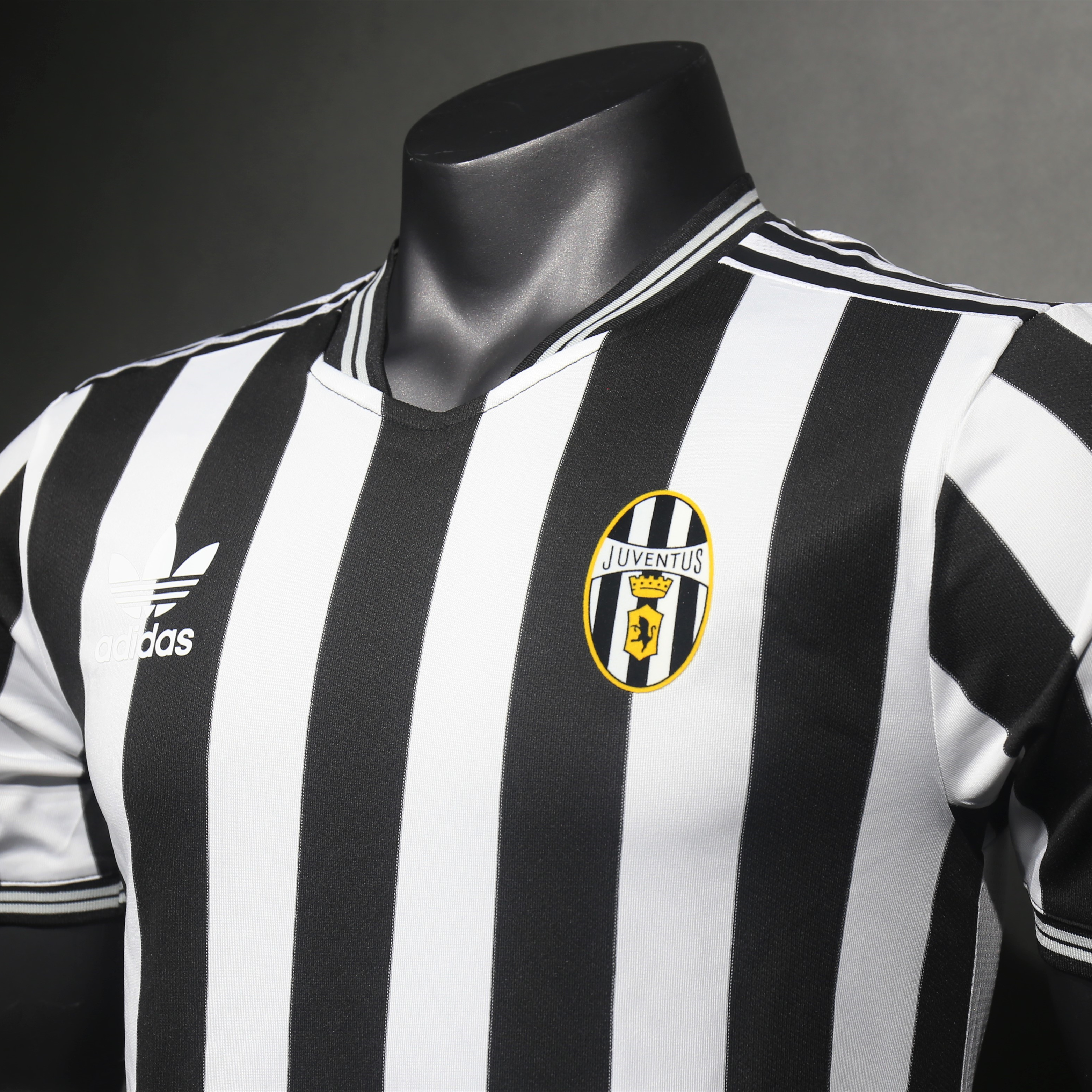 unitedfutballjersey-Juventus 24-25 Trefoil Vintage Unsponsored Special Jersey