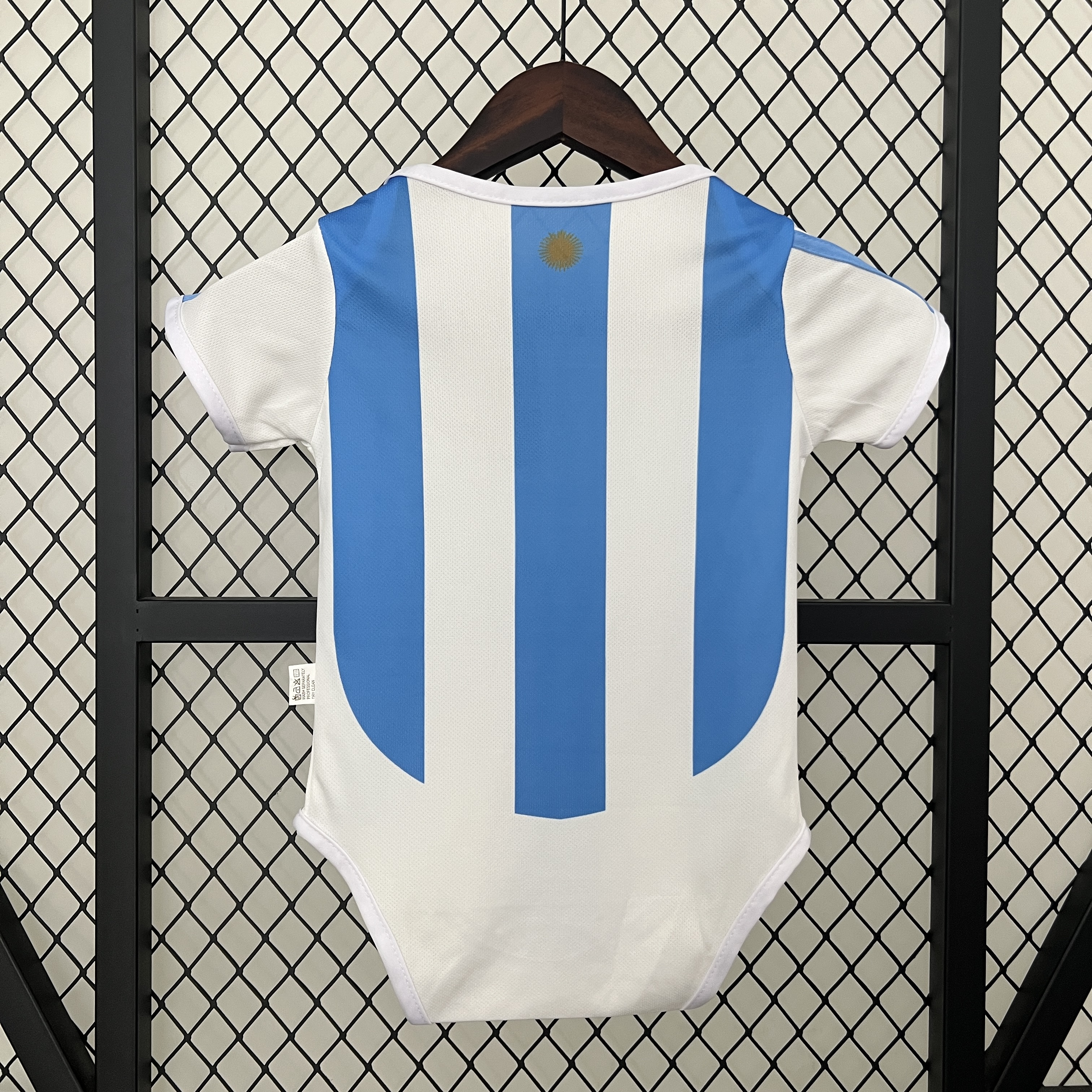 ManixJersey.com | Argentina 2024 Home Baby Crawling Suit -Customize Name, Number and Patch | Worldwide Shipping
