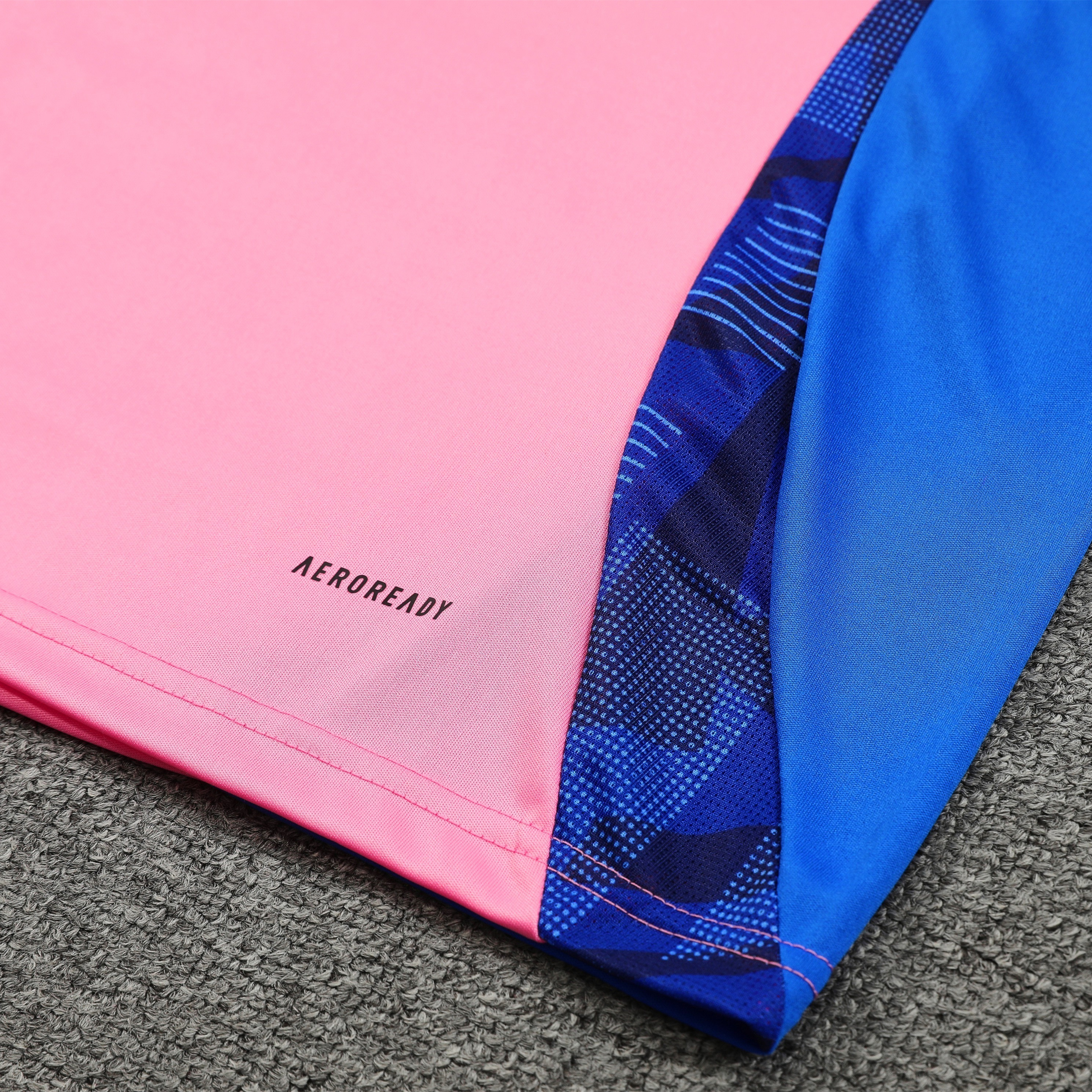 ManixJersey.com | Manchester United 24-25 Short-Sleeve Training Set - Pink Top and Black Shorts -Customize Name, Number and Patch | Worldwide Shipping