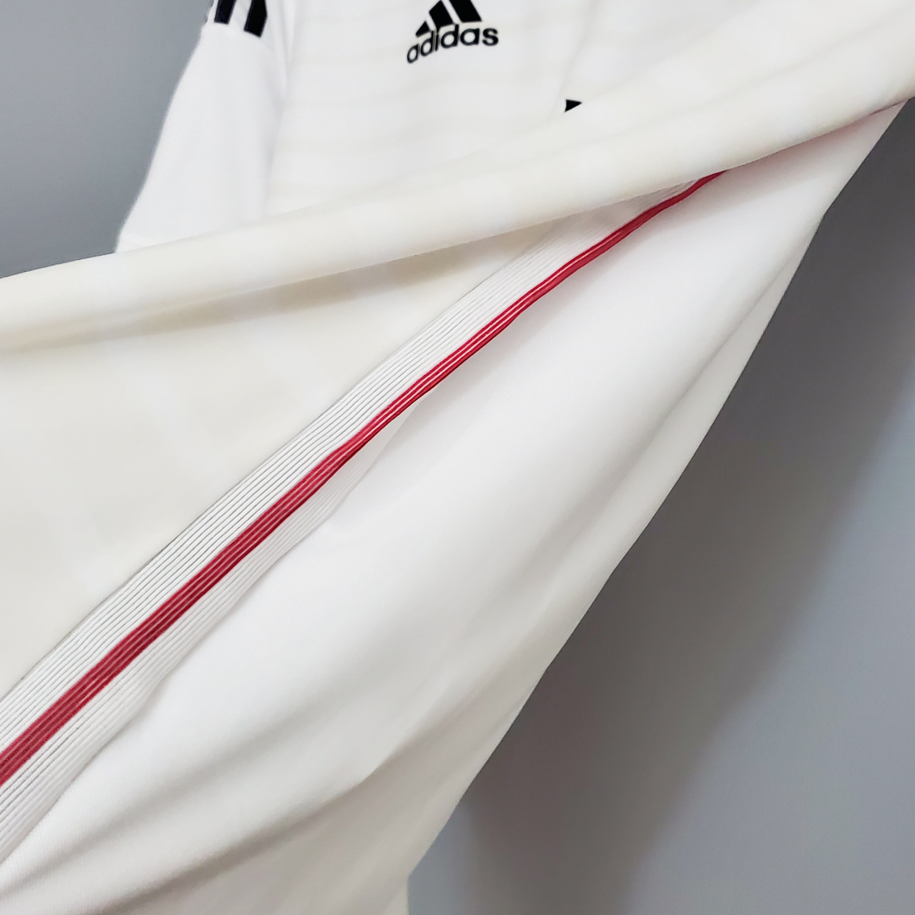 ManixJersey.com | Retro Real Madrid 14-15 Home Stadium Jersey -Customize Name, Number and Patch | Worldwide Shipping