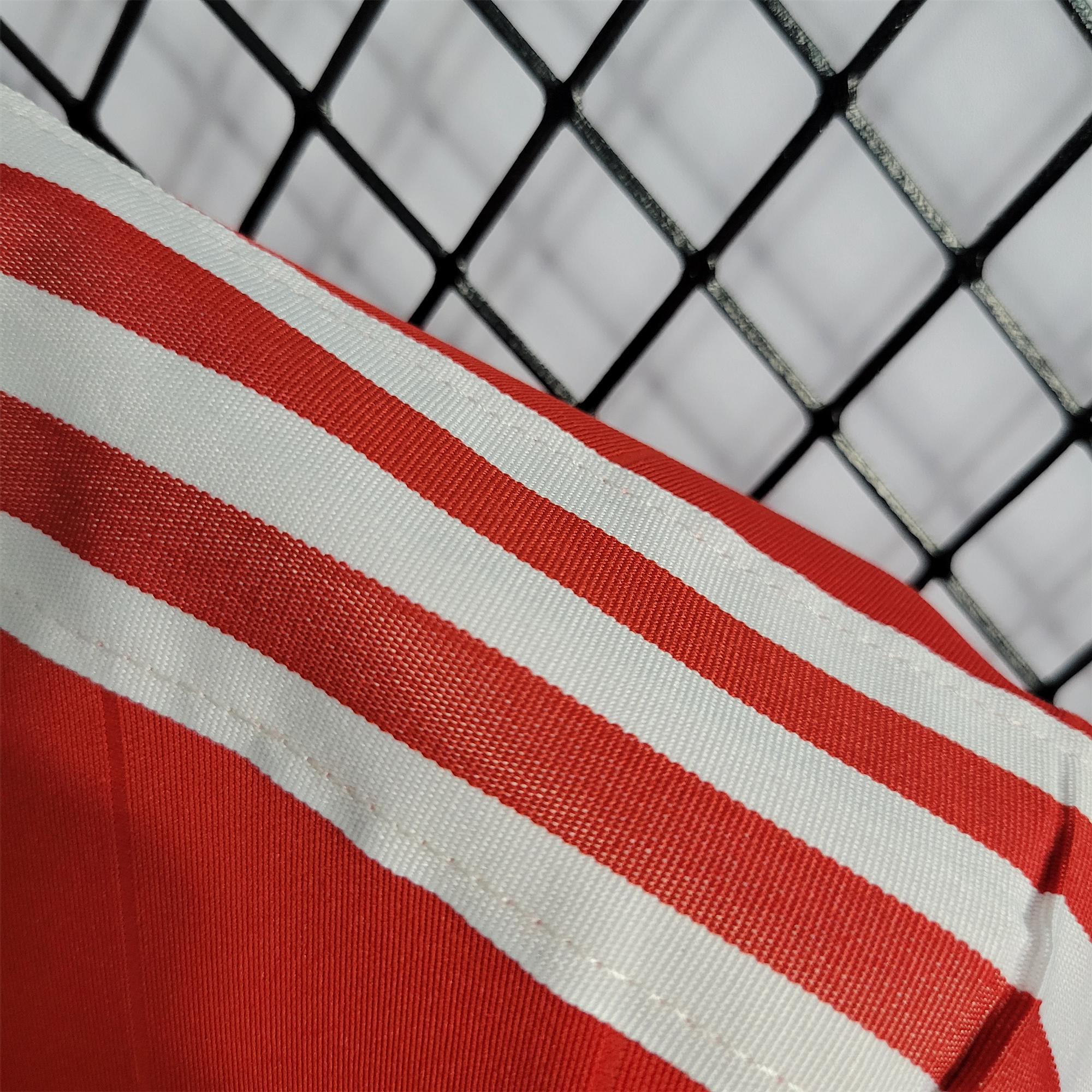 ManixJersey.com | Retro Manchester United 83-84 Home Stadium Jersey -Customize Name, Number and Patch | Worldwide Shipping