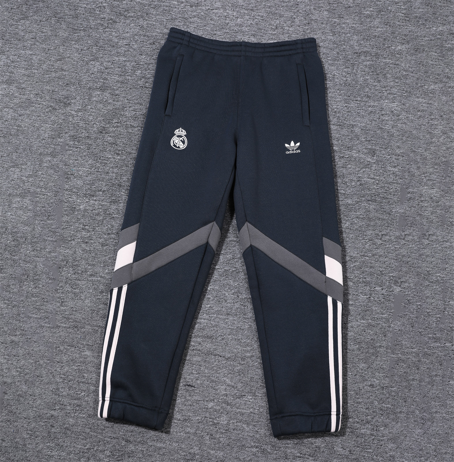 JerseysGala.com | Real Madrid 24-25 Fleece-Lined Training Hoodie Set - Light Pink Hoodie and Deep Grey Pants -Customize Name, Number and Patch | Worldwide Shipping