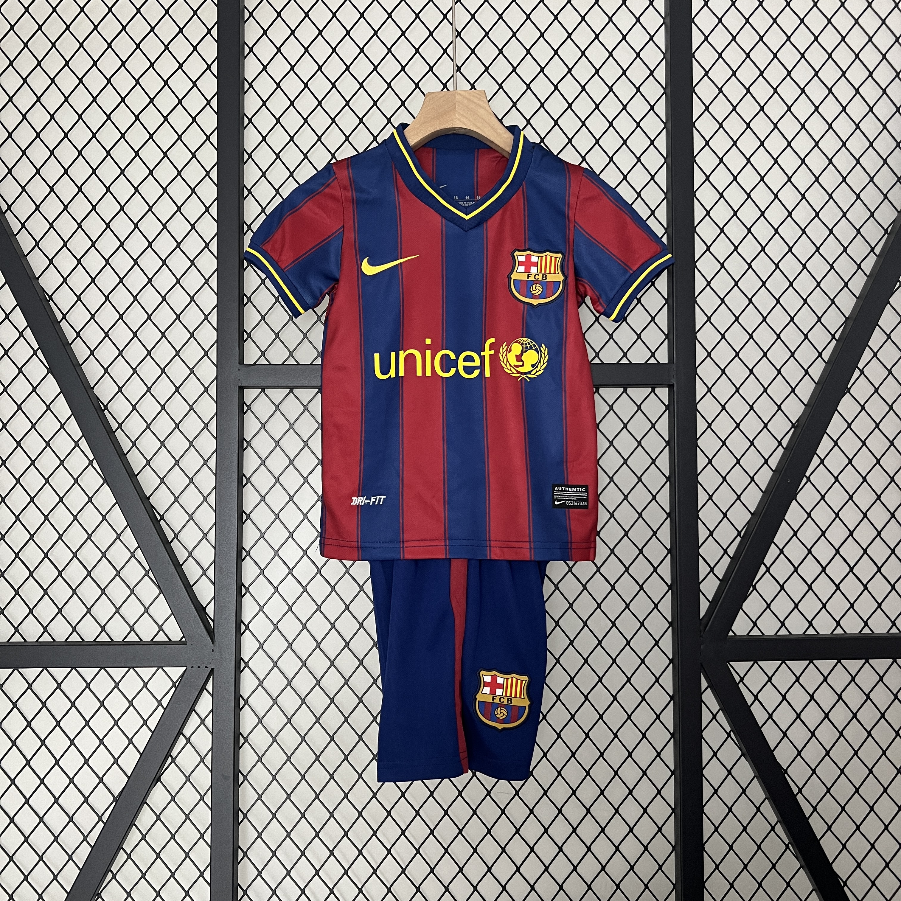 ManixJersey.com | Retro Barcelona 2009-10 Home Stadium Kids Kit -Customize Name, Number and Patch | Worldwide Shipping