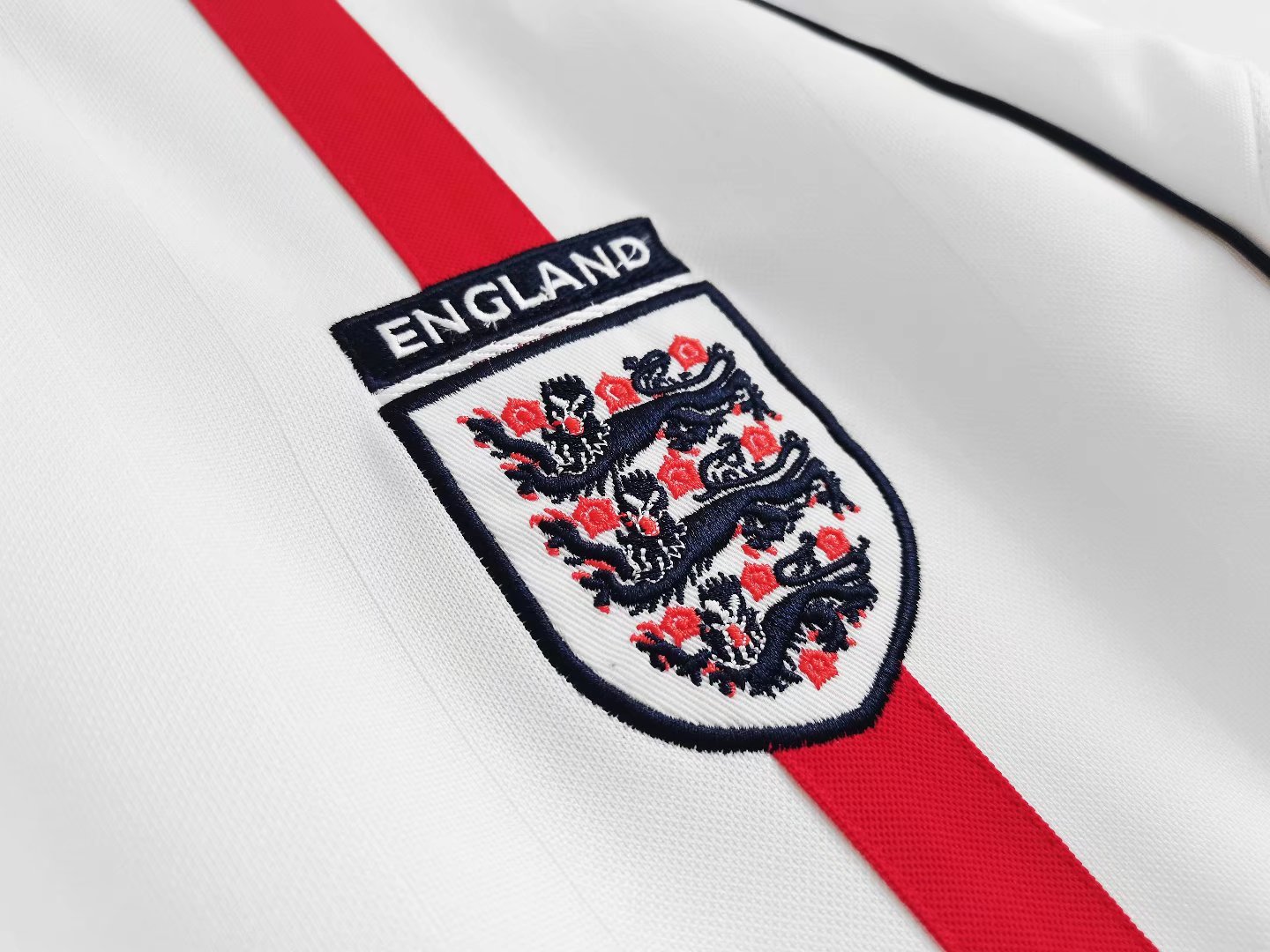 ManixJersey.com | Retro England 2002 Home Stadium Jersey -Customize Name, Number and Patch | Worldwide Shipping