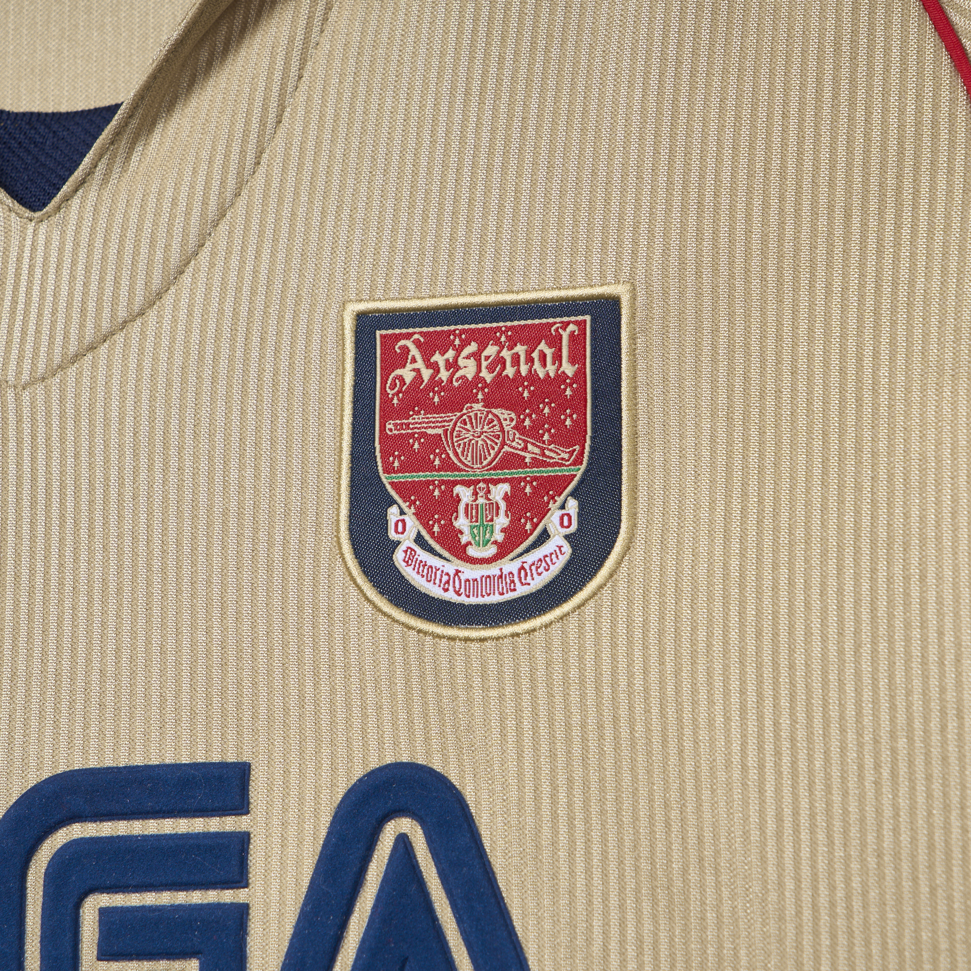 foot-Retro Arsenal 2001-02 Away Stadium Jersey