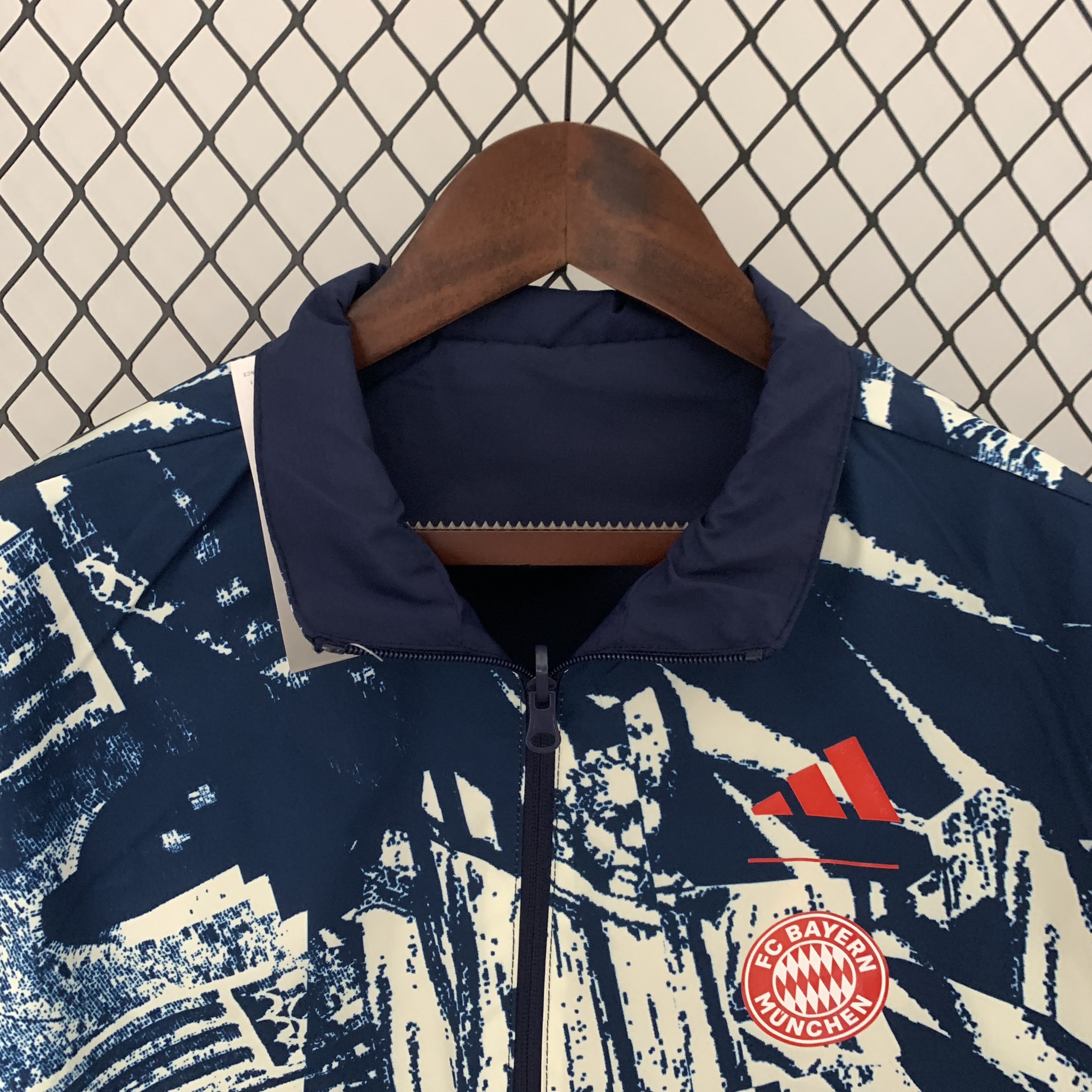 Bayern Munich 23-24 Double Sided Windbreaker - Deep Blue:football jersey mysite: unitedjerseyfootball 邓江浪:football