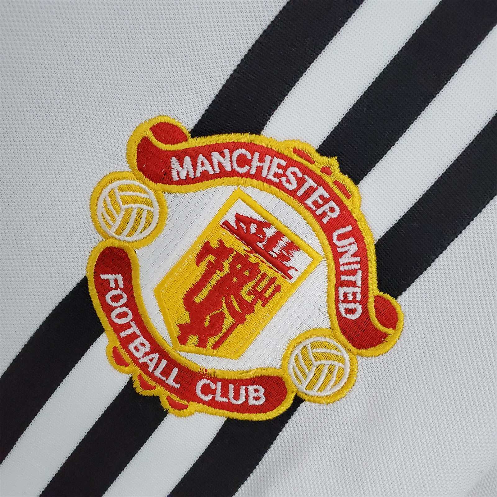 ManixJersey.com | Retro Manchester United 75-80 Away Jersey -Customize Name, Number and Patch | Worldwide Shipping
