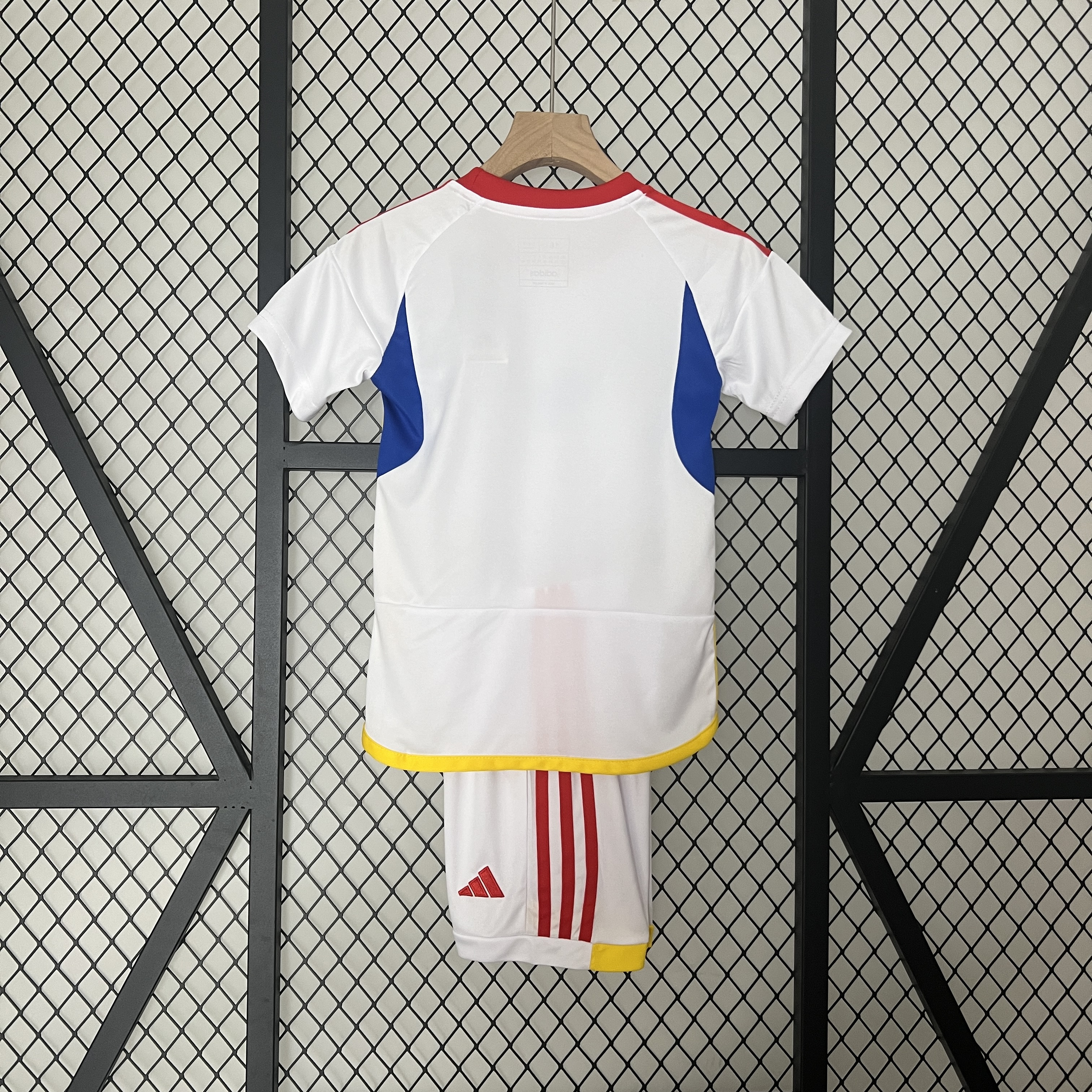 ManixJersey.com | Venezuela 2024 Away Stadium Kids Kit -Customize Name, Number and Patch | Worldwide Shipping