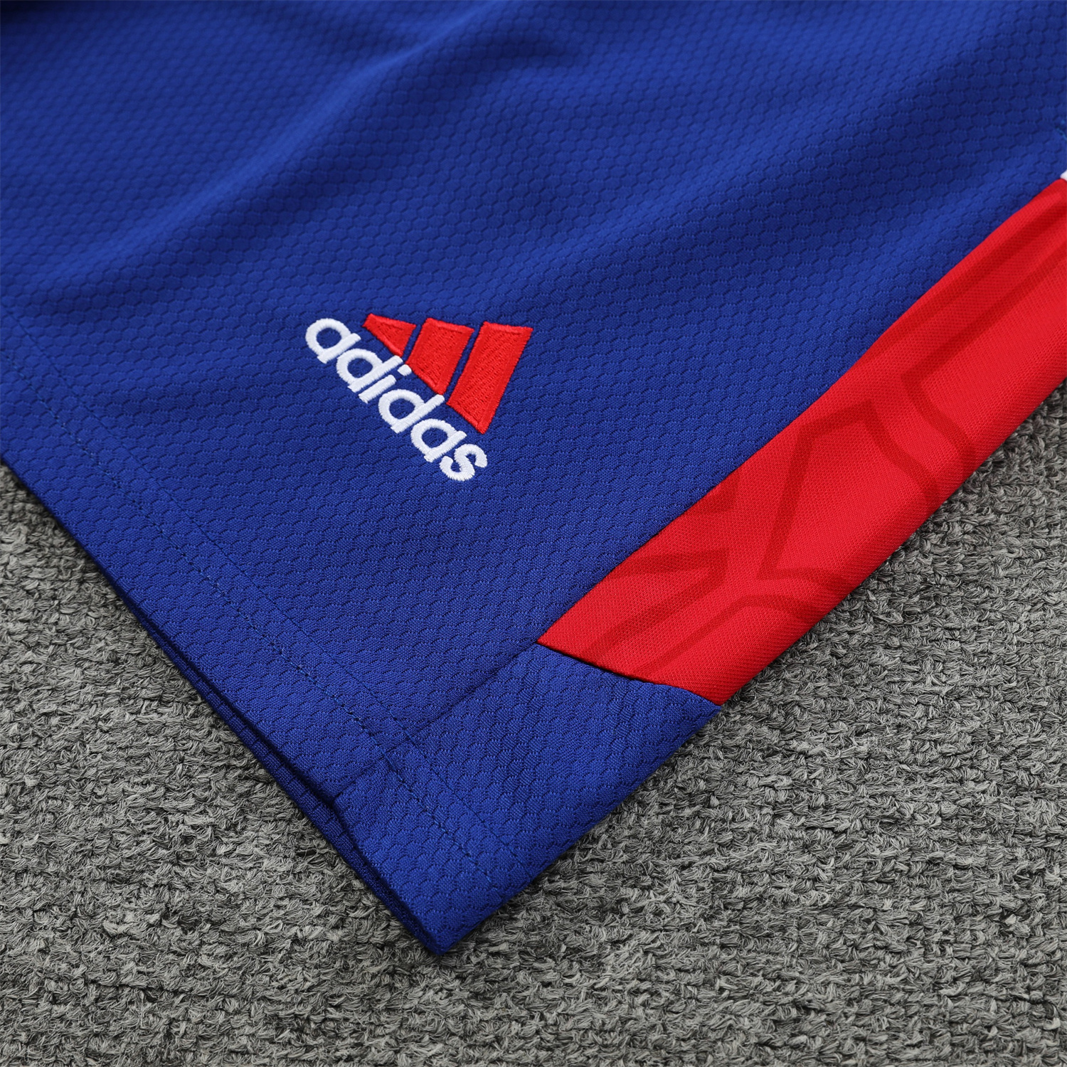 Bayern Munich 23-24 Red BlueTraining Vest Suit:football jersey mysite: unitedjerseyfootball 邓江浪:football