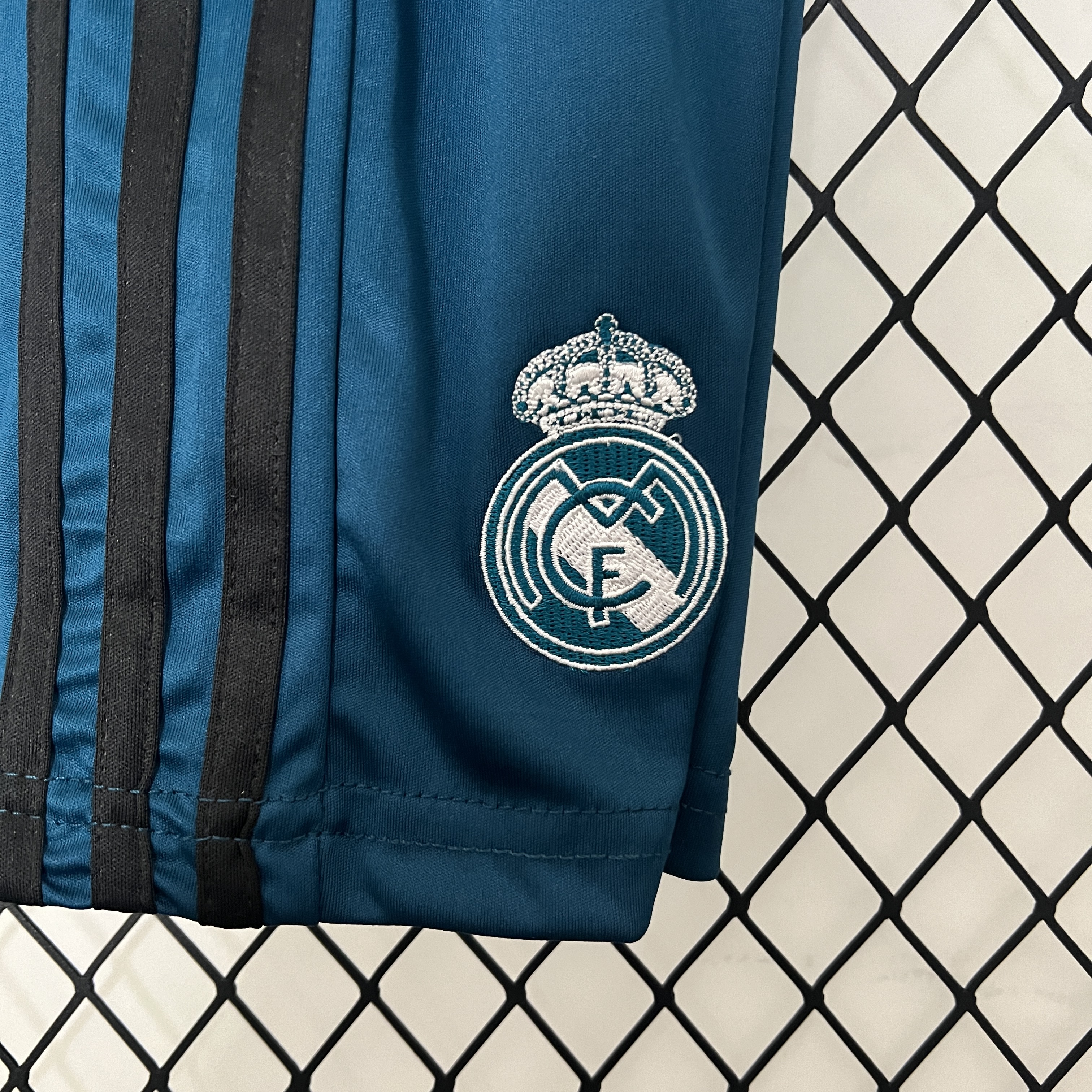 ManixJersey.com | Retro Real Madrid 17-18 Third Kids Kit -Customize Name, Number and Patch | Worldwide Shipping