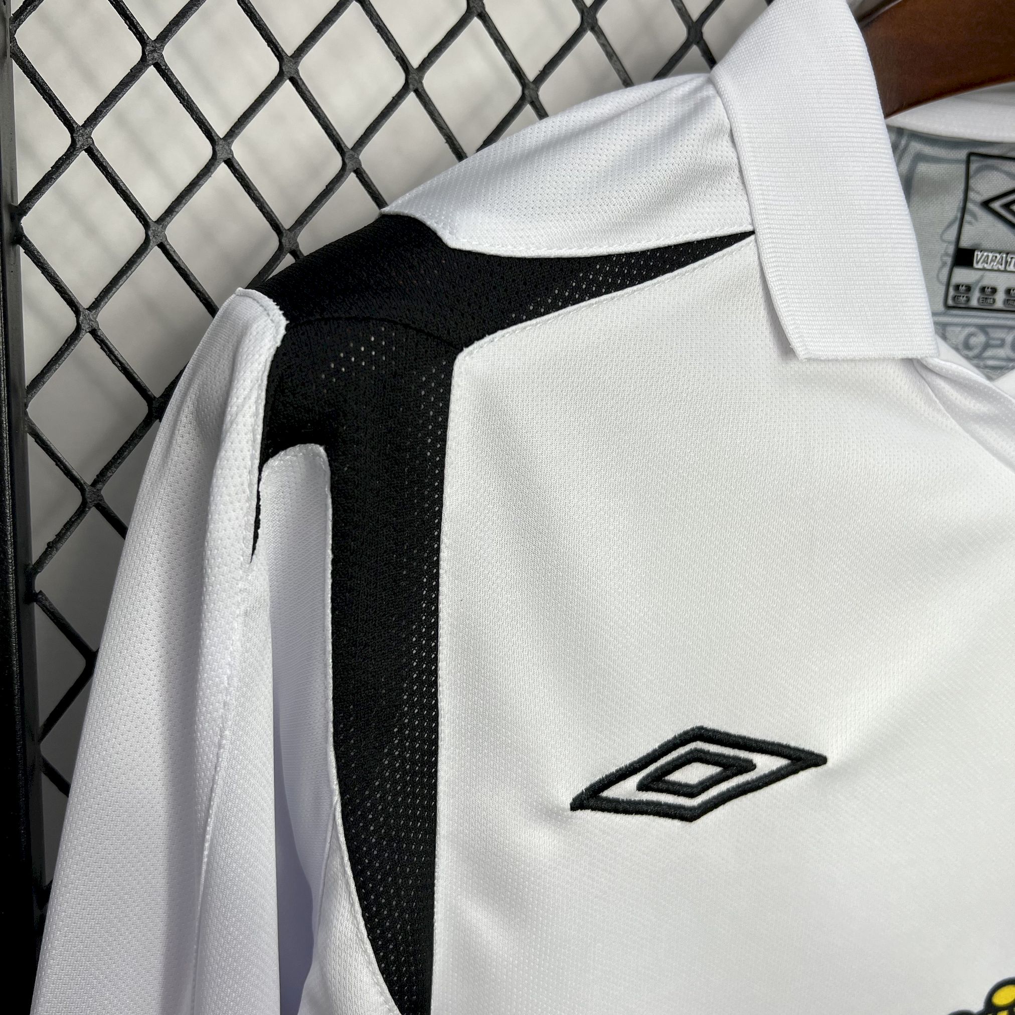 ManixJersey.com | Retro Colo Colo 2006 Home Long Sleeve Jersey -Customize Name, Number and Patch | Worldwide Shipping