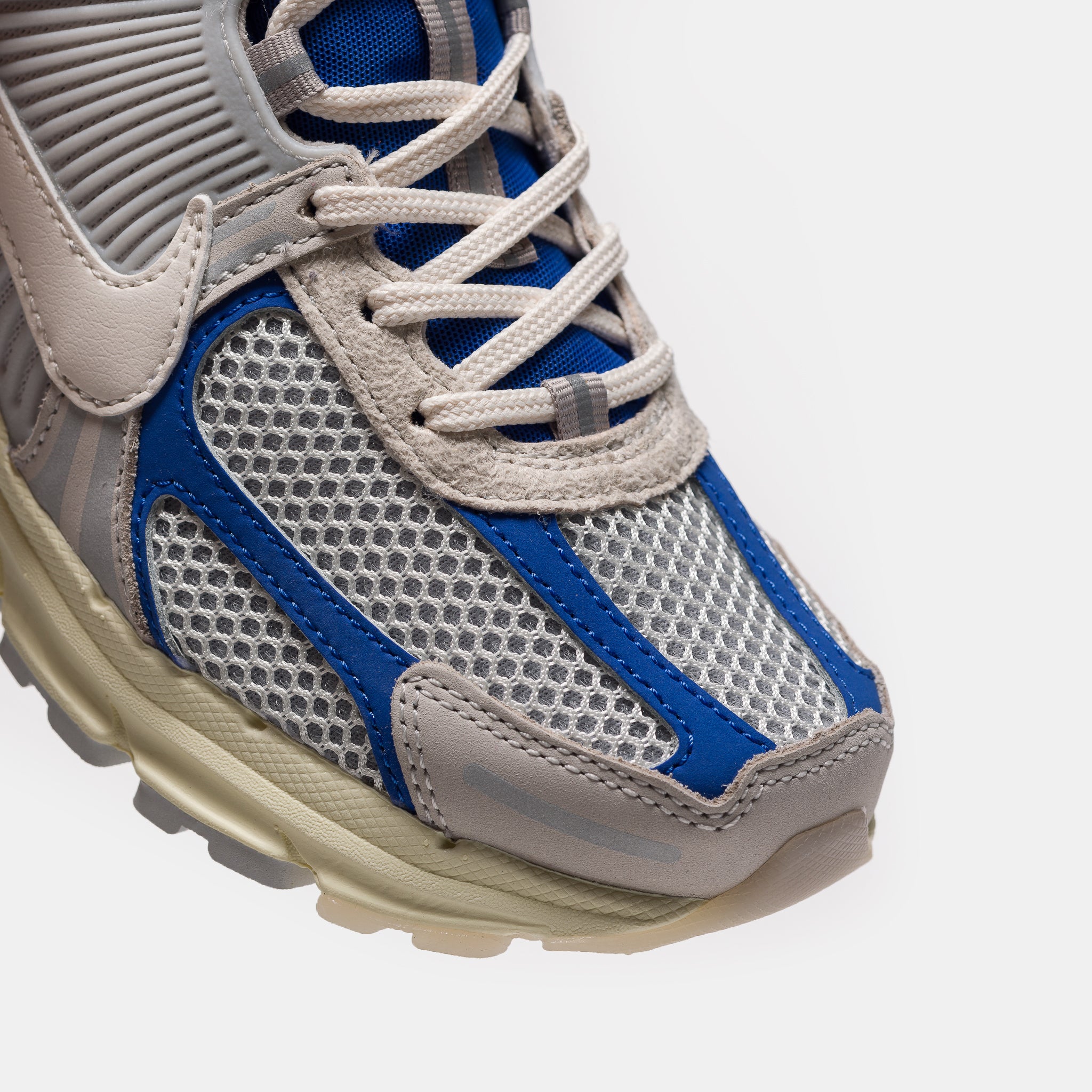 Zoom Vomero 5 Sneaker in Game Royal/Pale Ivory/Coconut Milk