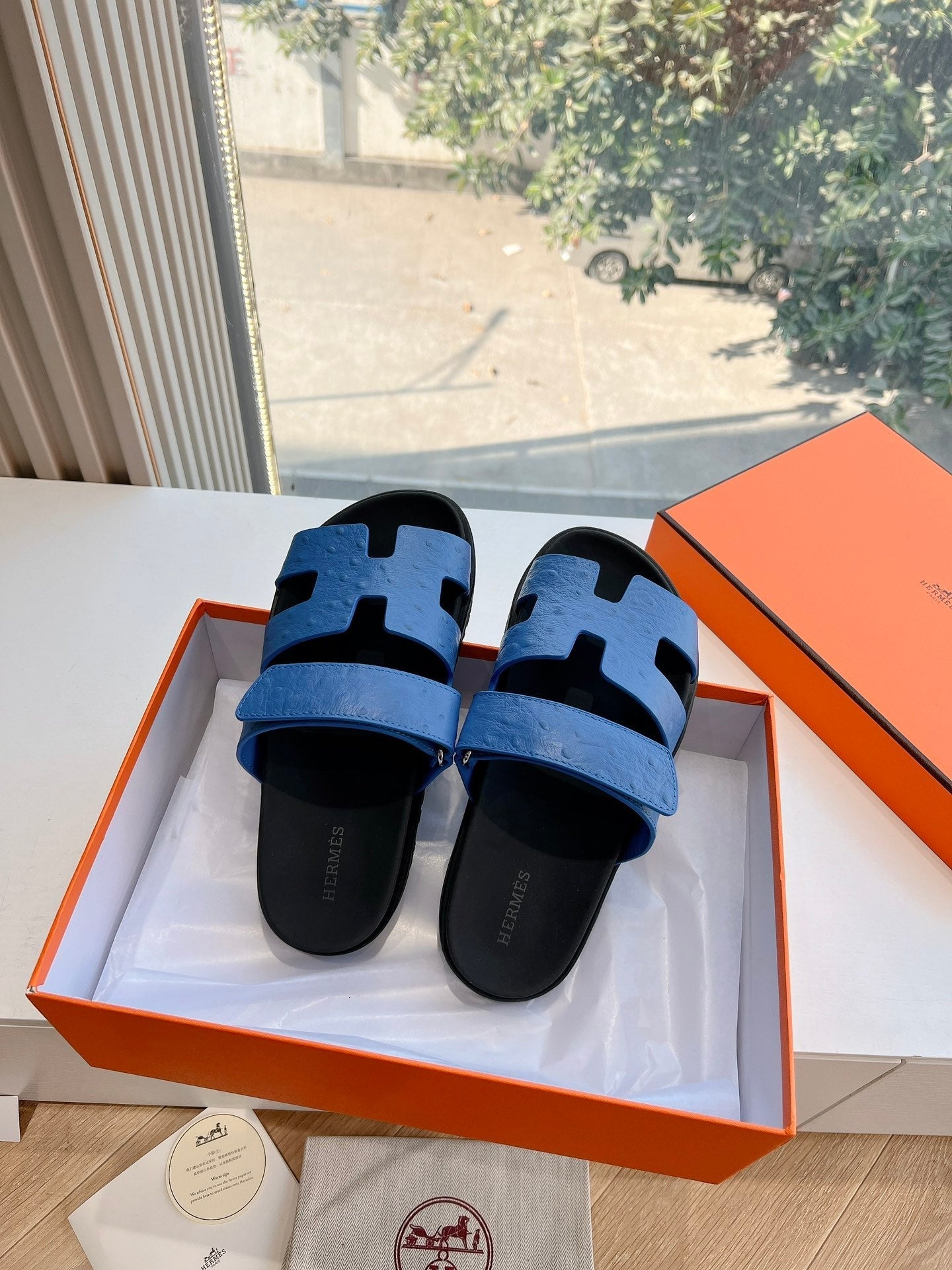 CHYPRE SANDAL IN COBALT BLUE GRAINED CALFSKIN、mysite、Cacoeks