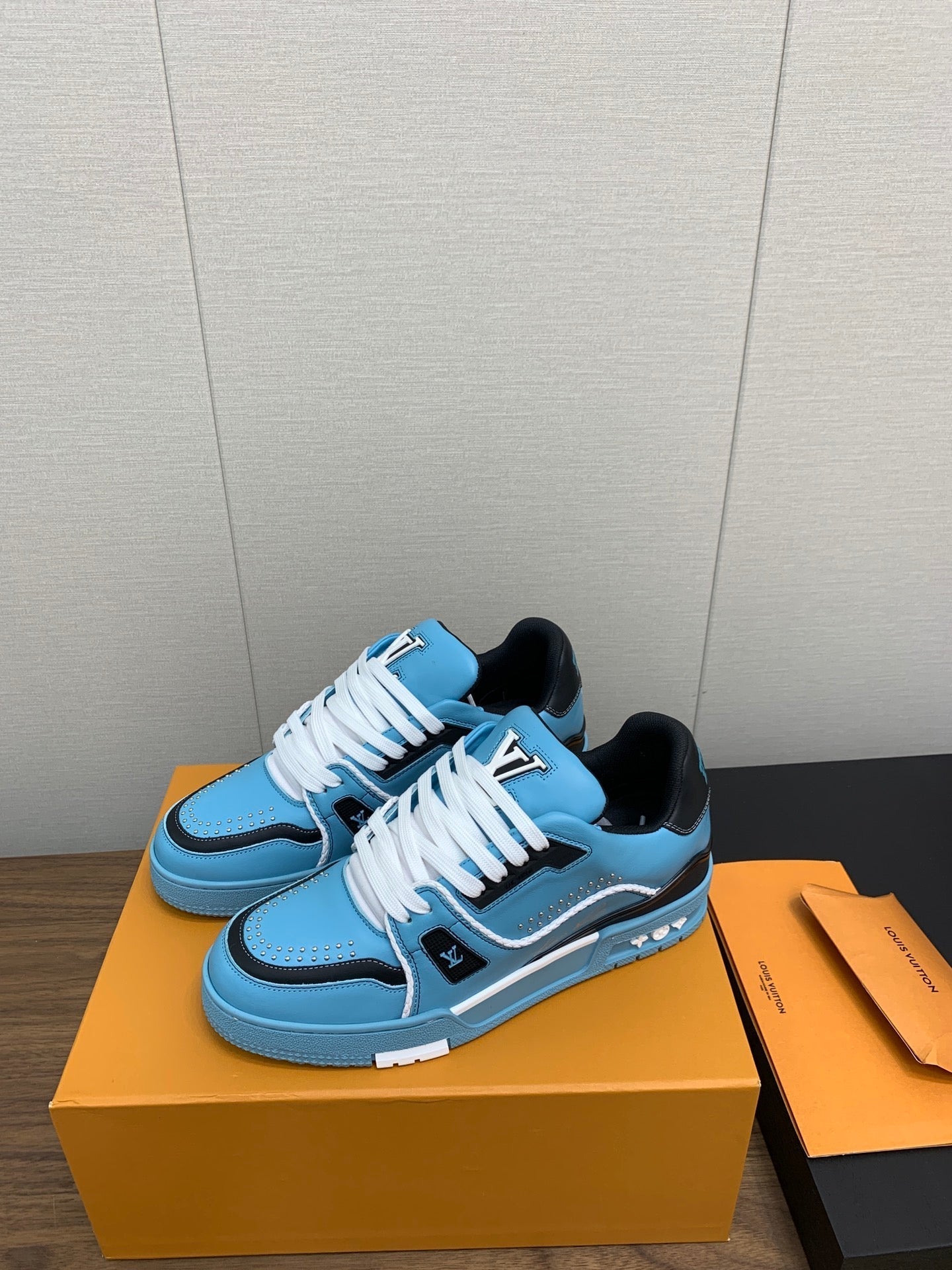 LV WOMEN'S TRAINER IN CERULEAN BLUE CALFSKIN、mysite、Cacoeks