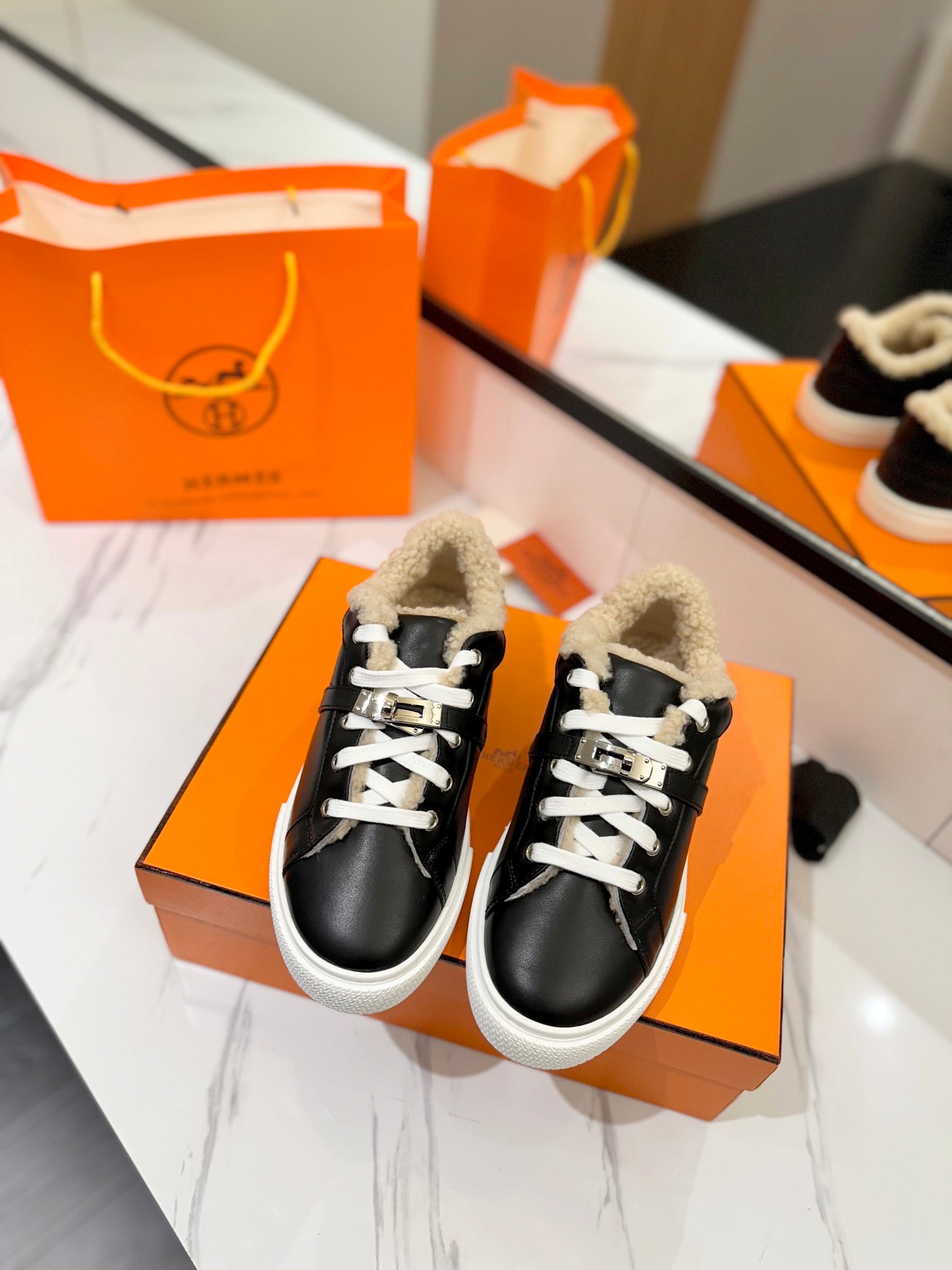 DAY SNEAKER IN BLACK CALFSKIN AND FLEECE LINING、mysite、Cacoeks