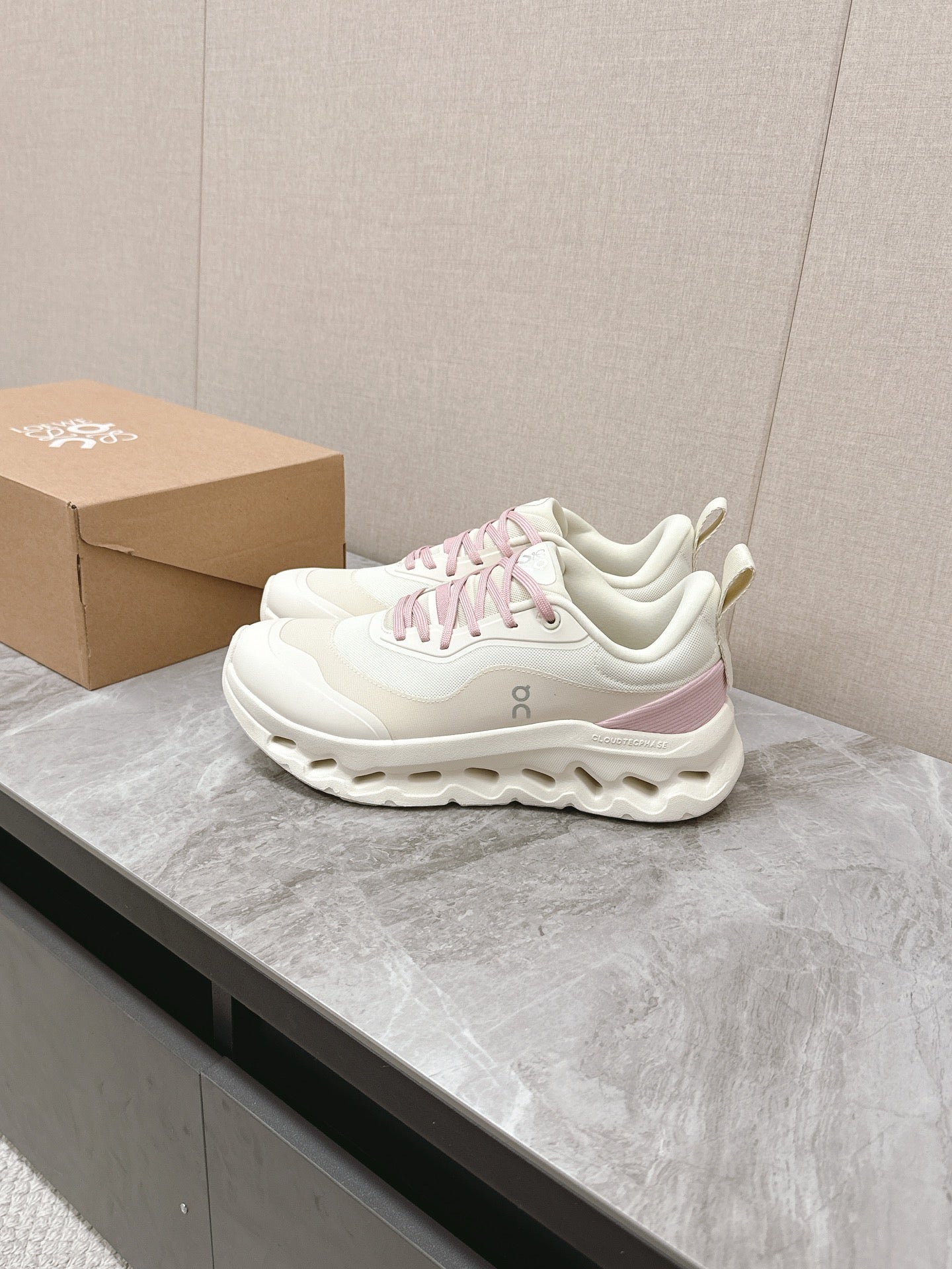 RUN SNEAKER IN PASTEL GRAY MIX BABY PINK SUEDE AND MESH FABRIC、mysite、Cacoeks