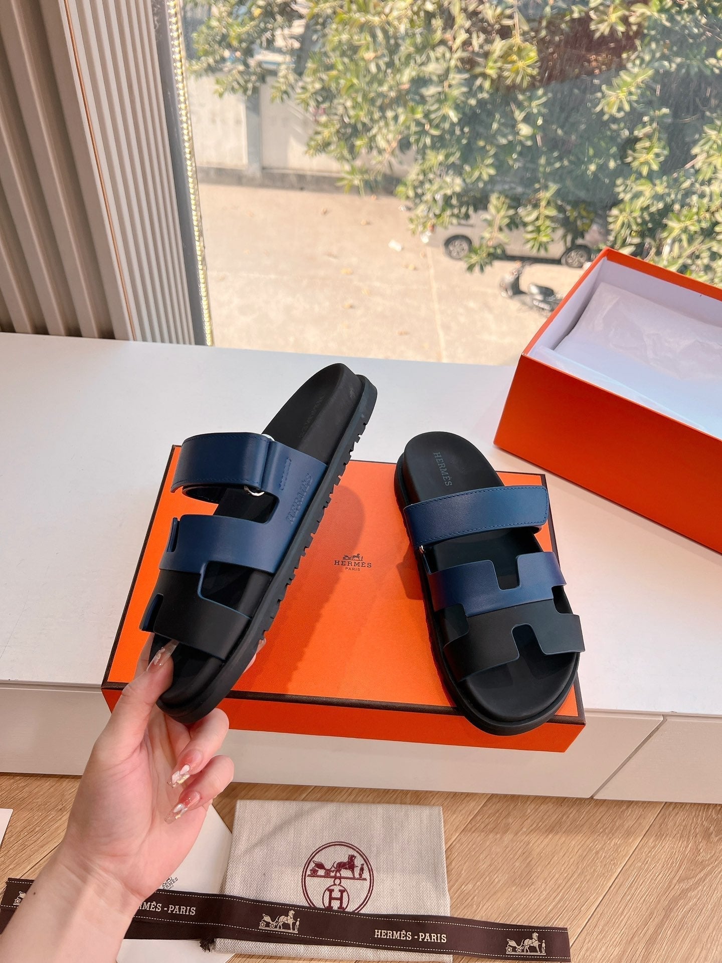 CHYPRE SANDAL IN AEGEAN BLUE MIX BLACK CALFSKIN、mysite、Cacoeks