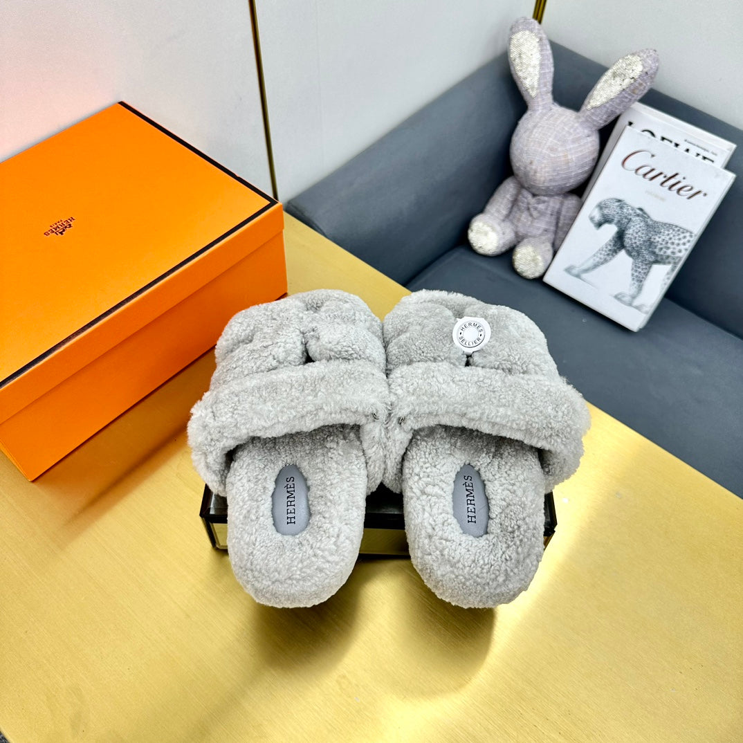 CHYPRE SANDAL IN PALE GRAY SHEARLING、mysite、Cacoeks