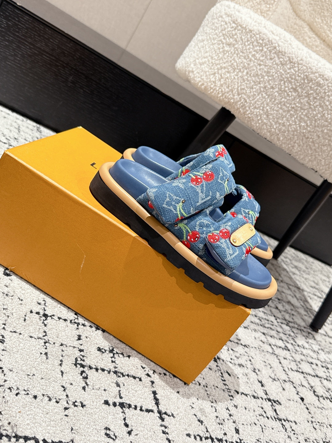 LV MIAMI DOUBLE-STRAP SANDALS 25S IN BLUE DENIM AND CALFSKIN、mysite、Cacoeks