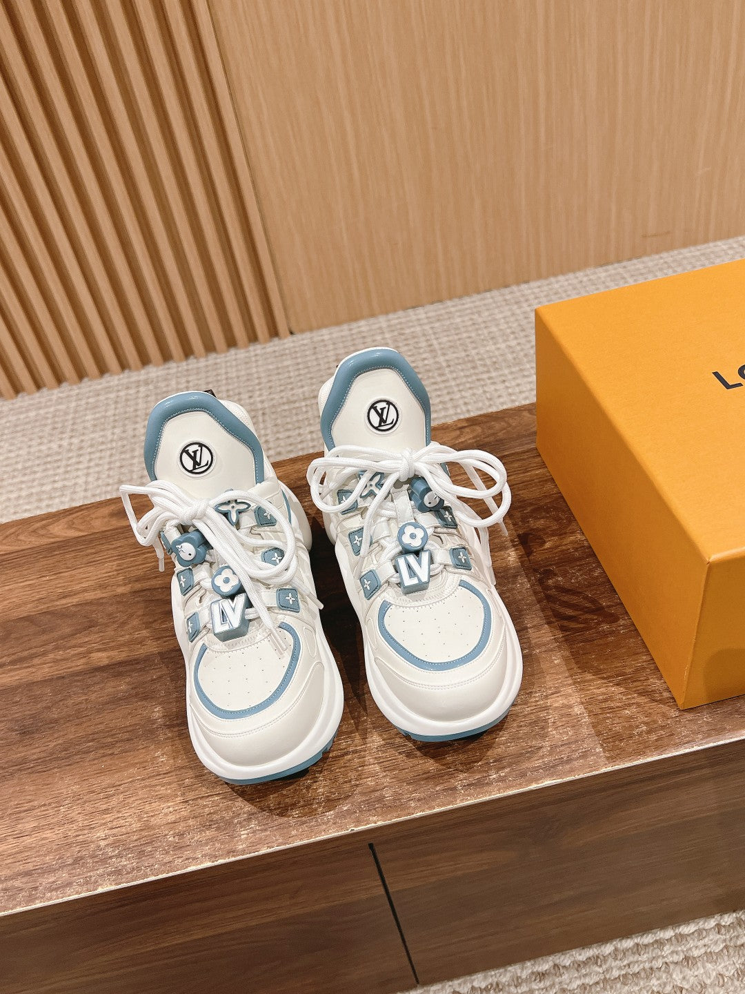 LV ARCHLIGHT SNEAKER IN WHITE MIX SKY BLUE EMBOSSED CALFSKIN、mysite、Cacoeks