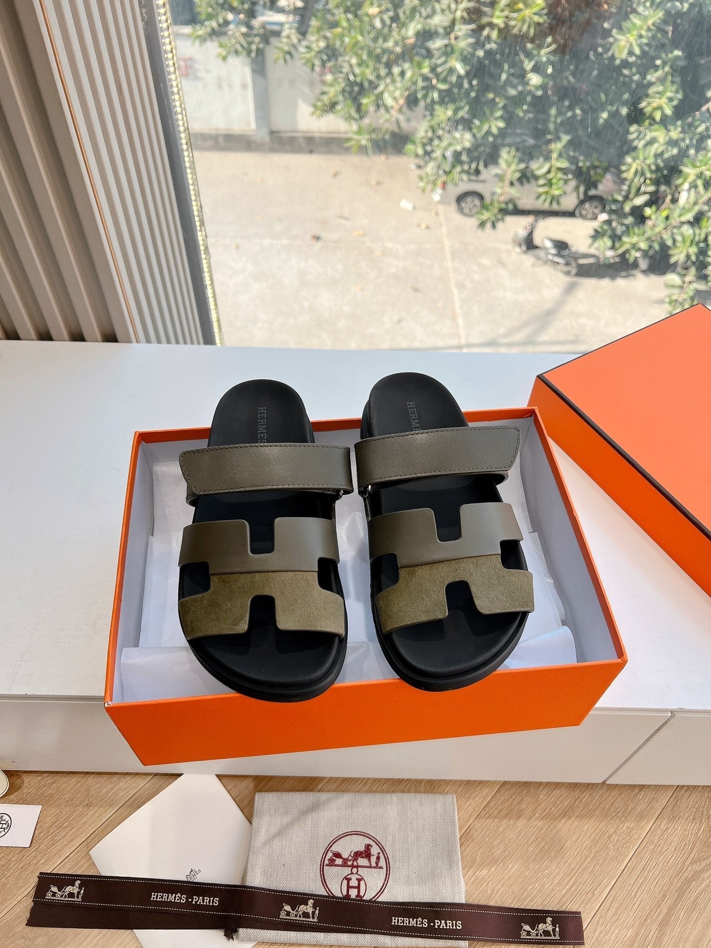 CHYPRE SANDAL IN ARMY GREEN SUEDE AND CALFSKIN、mysite、Cacoeks