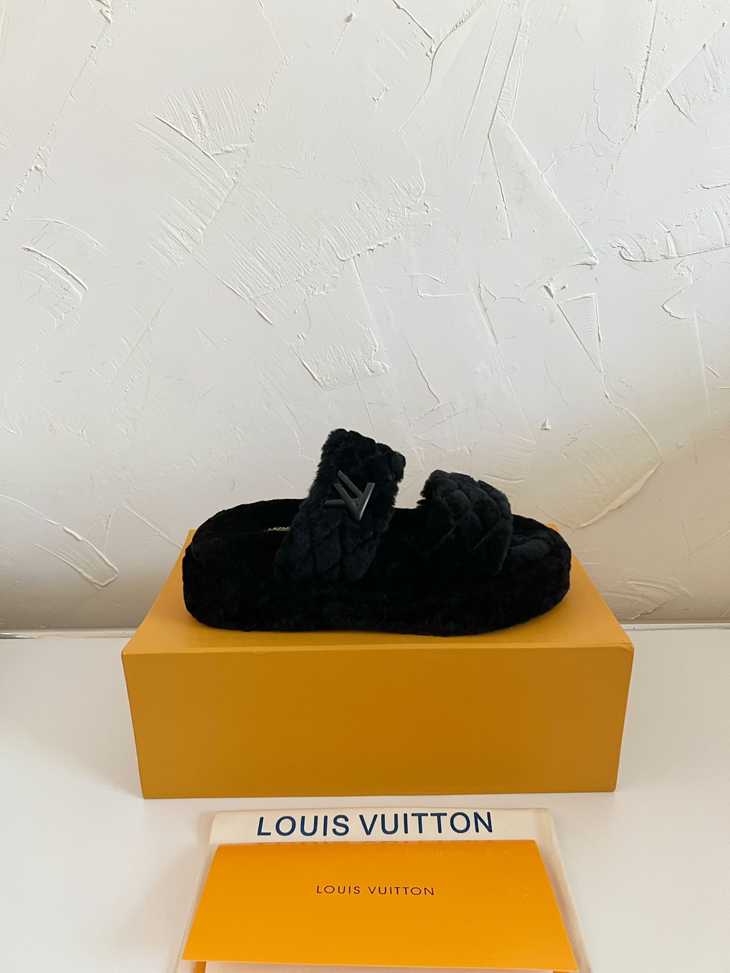 LV SUNSET PLATFORM COMFORT MULE IN BLACK SHEARLING、mysite、Cacoeks