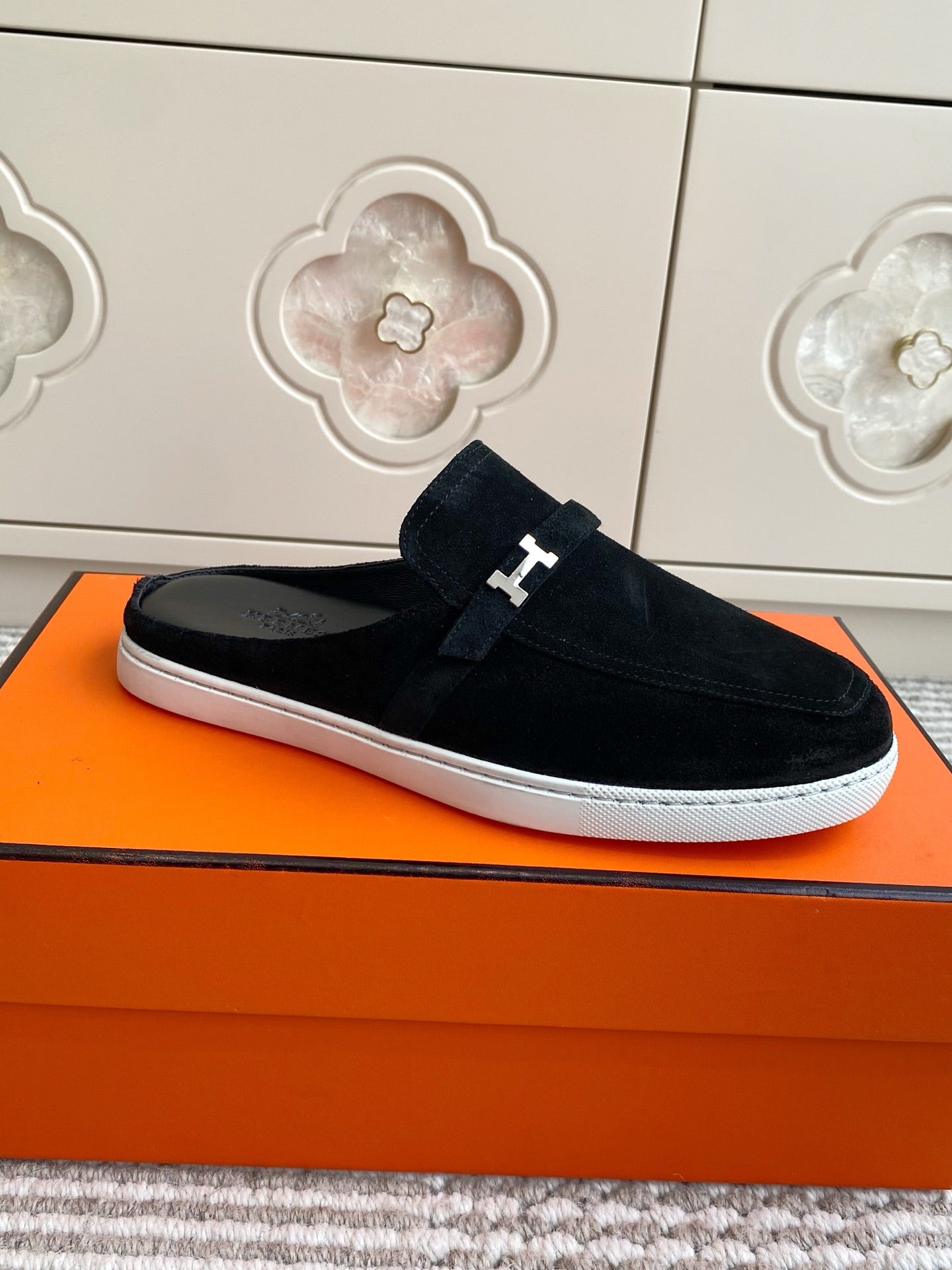 HM 25S MULES IN BLACK SUEDE WITH SILVER HARDWARE、mysite、Cacoeks