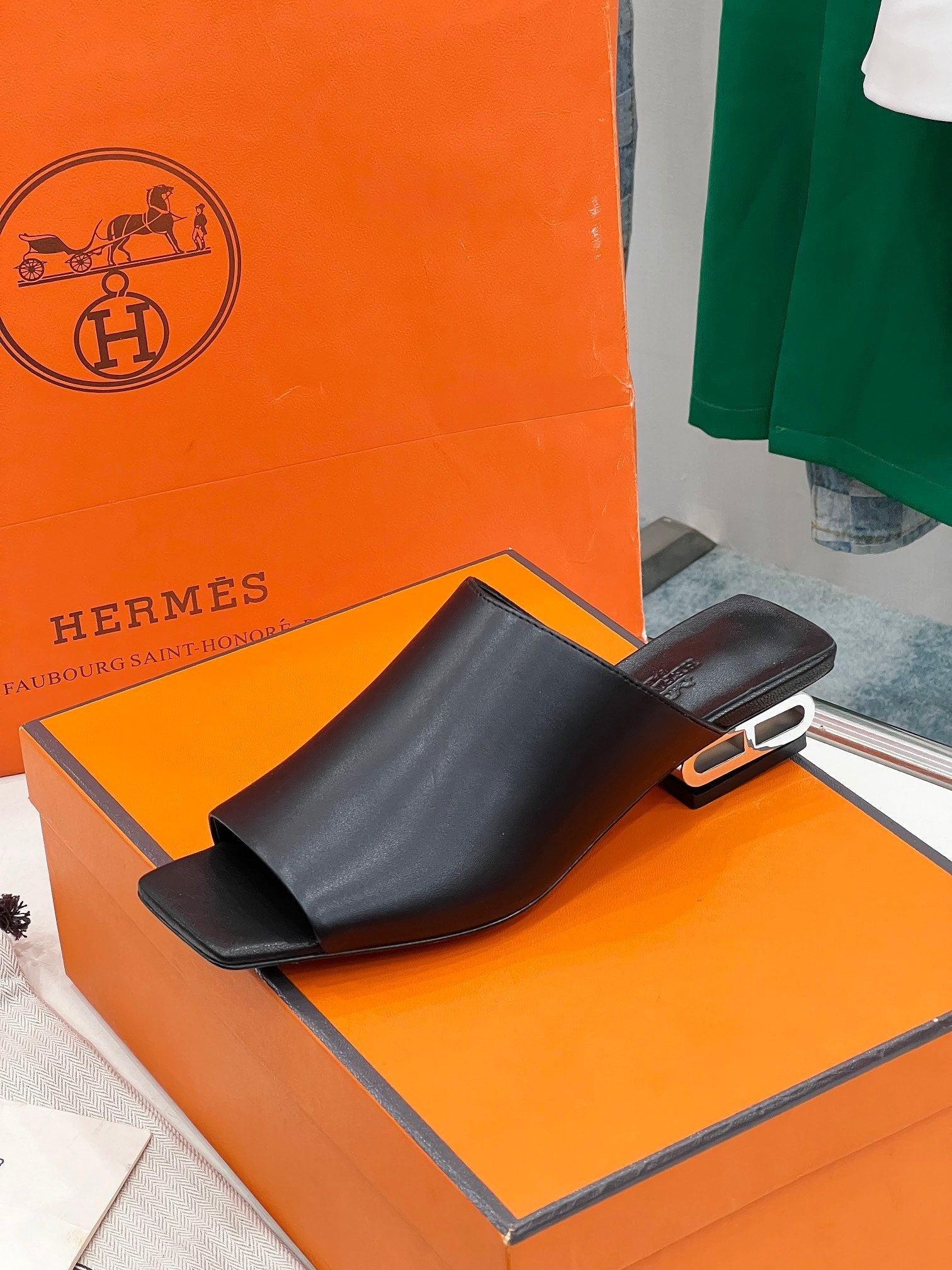 IDOLE SANDAL IN BLACK CALFSKIN、mysite、Cacoeks