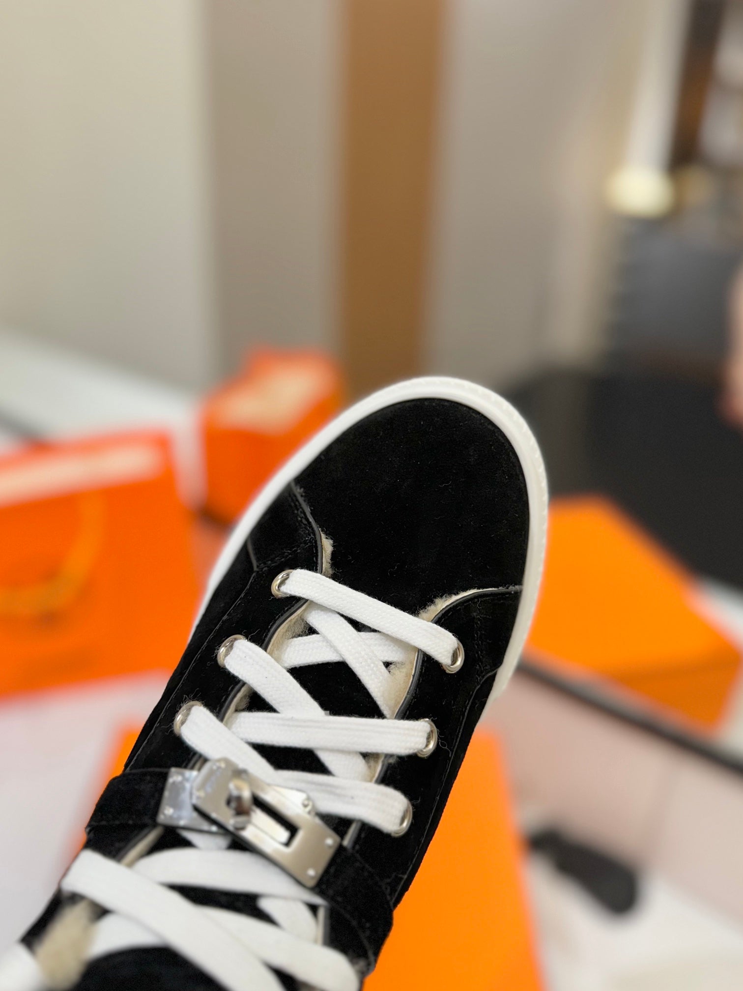 CHEALSEA BOOTS IN BLACK SUEDE AND FLEECE LINING、mysite、Cacoeks