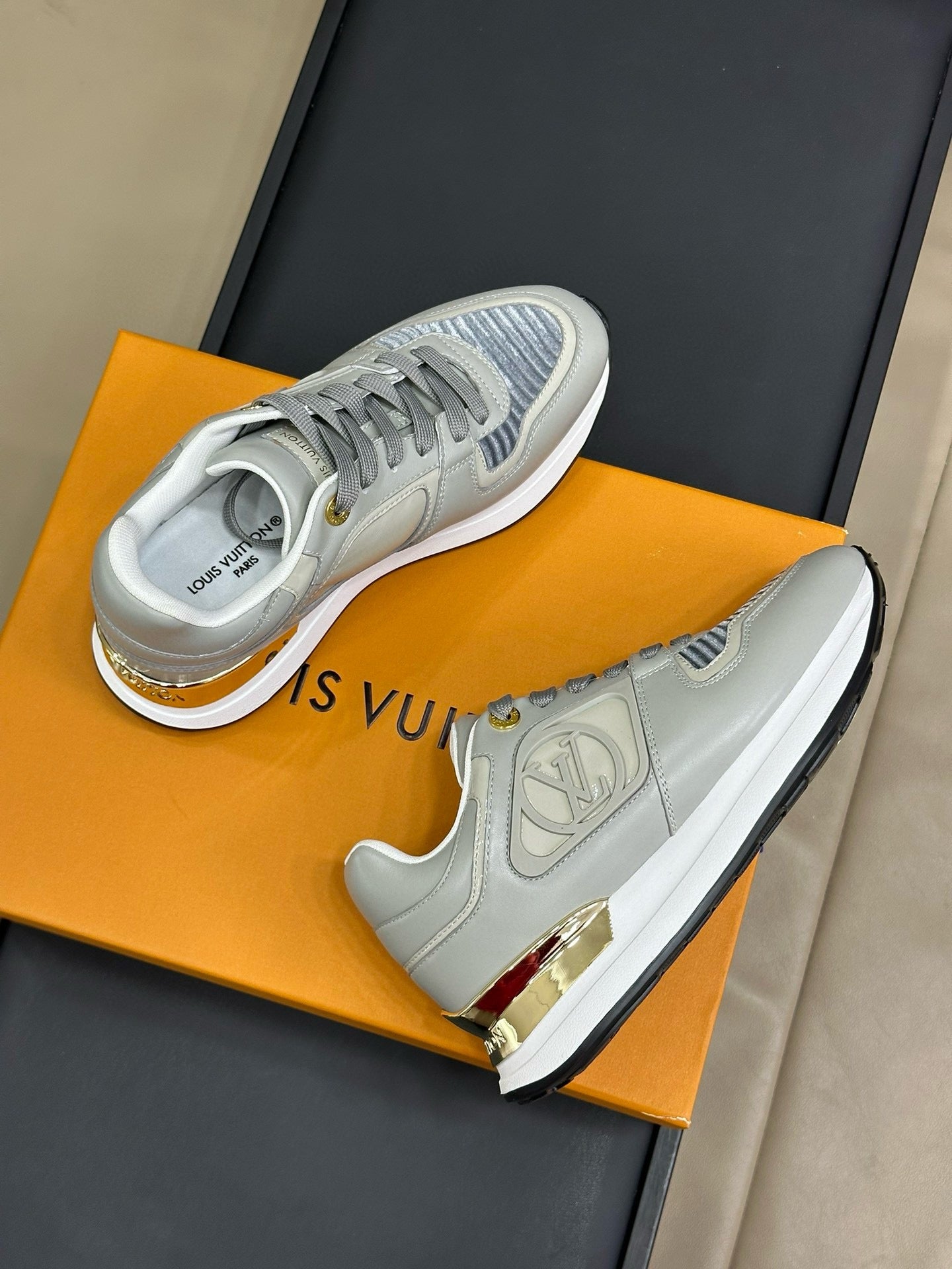 LV NEO RUN AWAY SNEAKER IN DOLPHIN GRAY CALFSKIN、mysite、Cacoeks