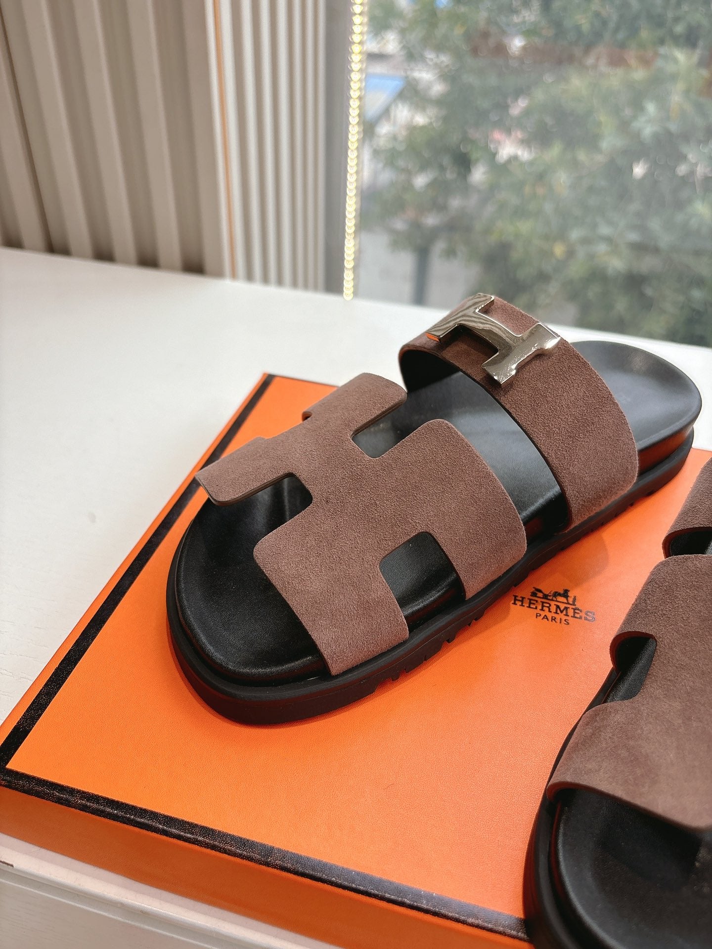 CHYPRE SANDAL IN MEDIUM BROWN SUEDE、mysite、Cacoeks