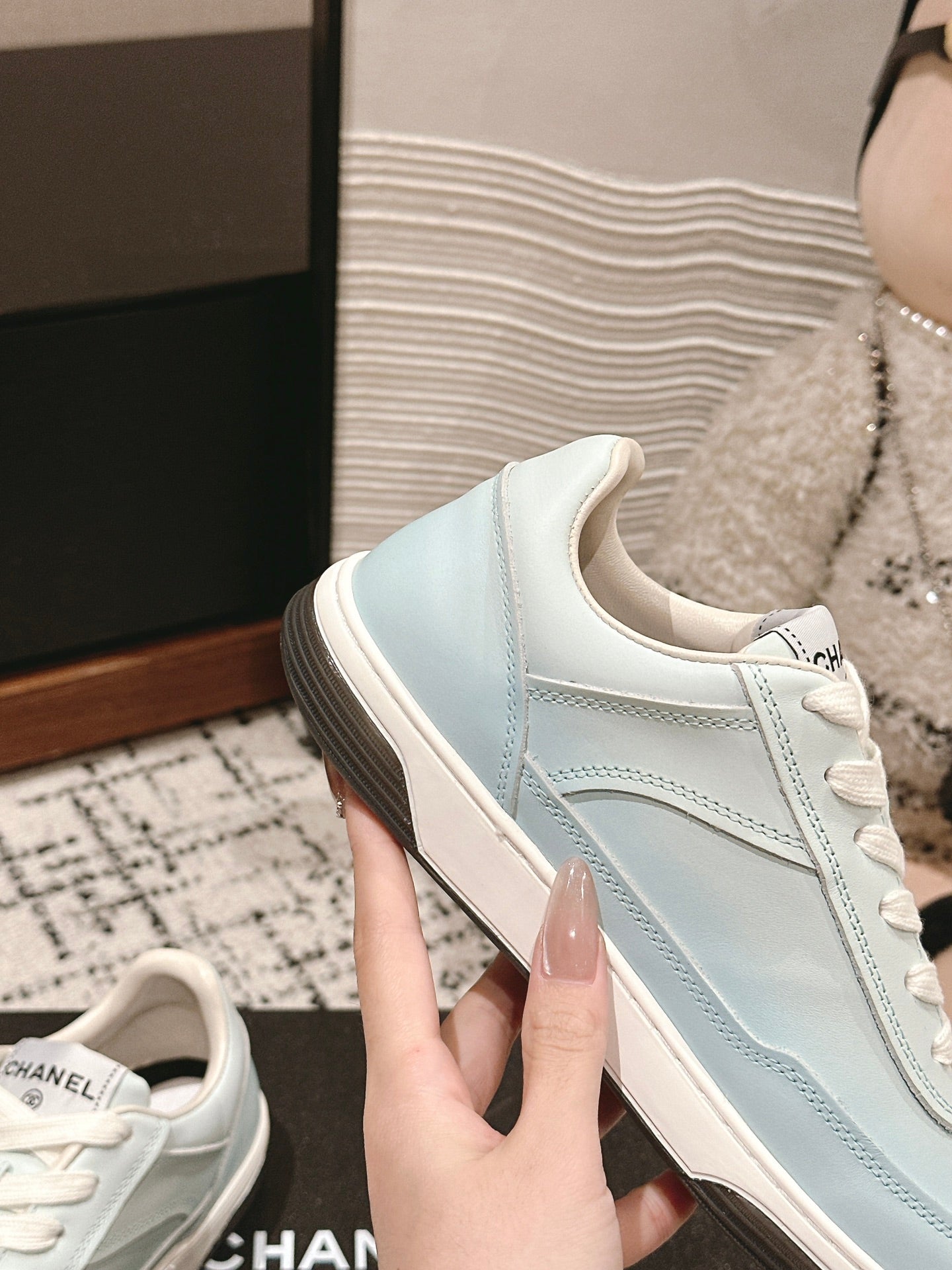 SNEAKER IN BLUE PASTEL HAND-POLISHED CALFSKIN 977829、mysite、Cacoeks
