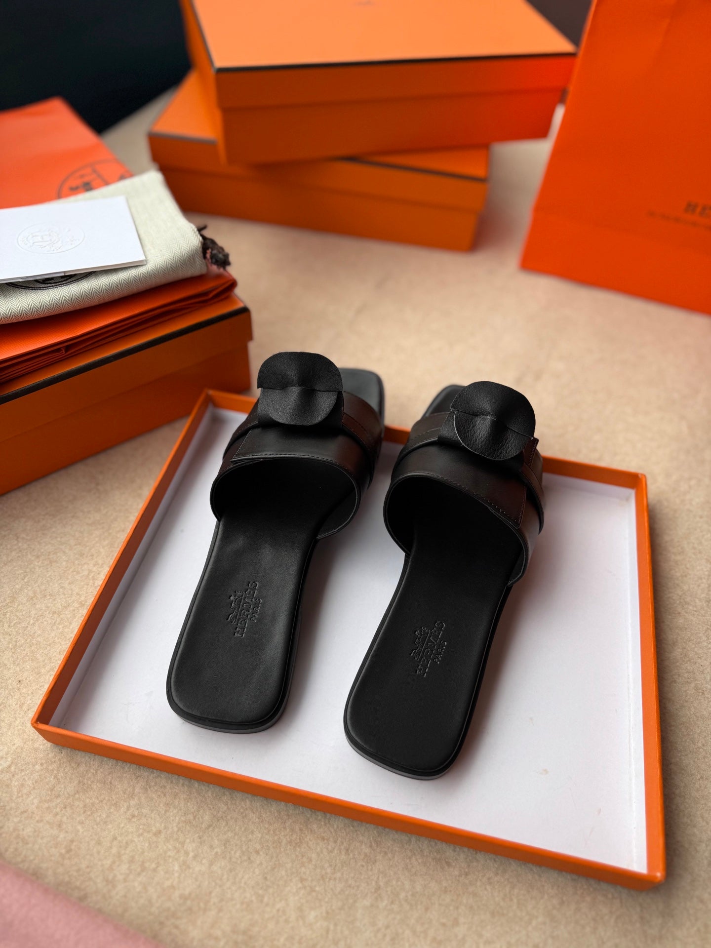 0RAN SANDALS IN BLACK CALFSKIN、mysite、Cacoeks