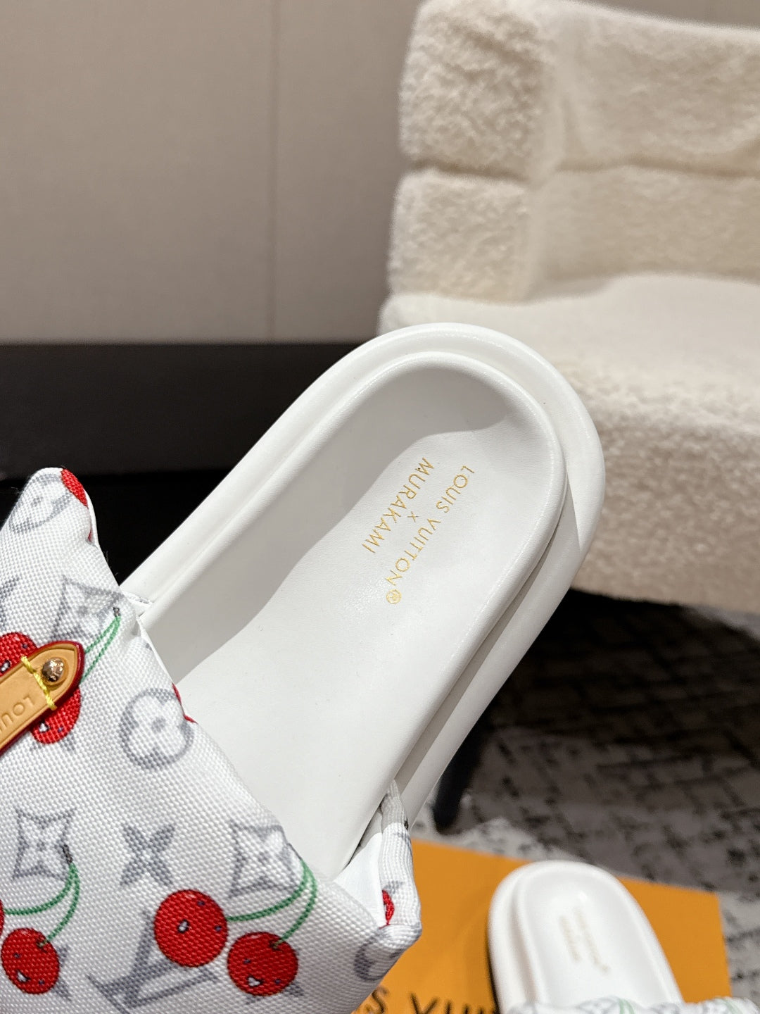 LV MIAMI-STYLE SANDALS 25S IN WHITE FABRIC AND CALFSKIN、mysite、Cacoeks