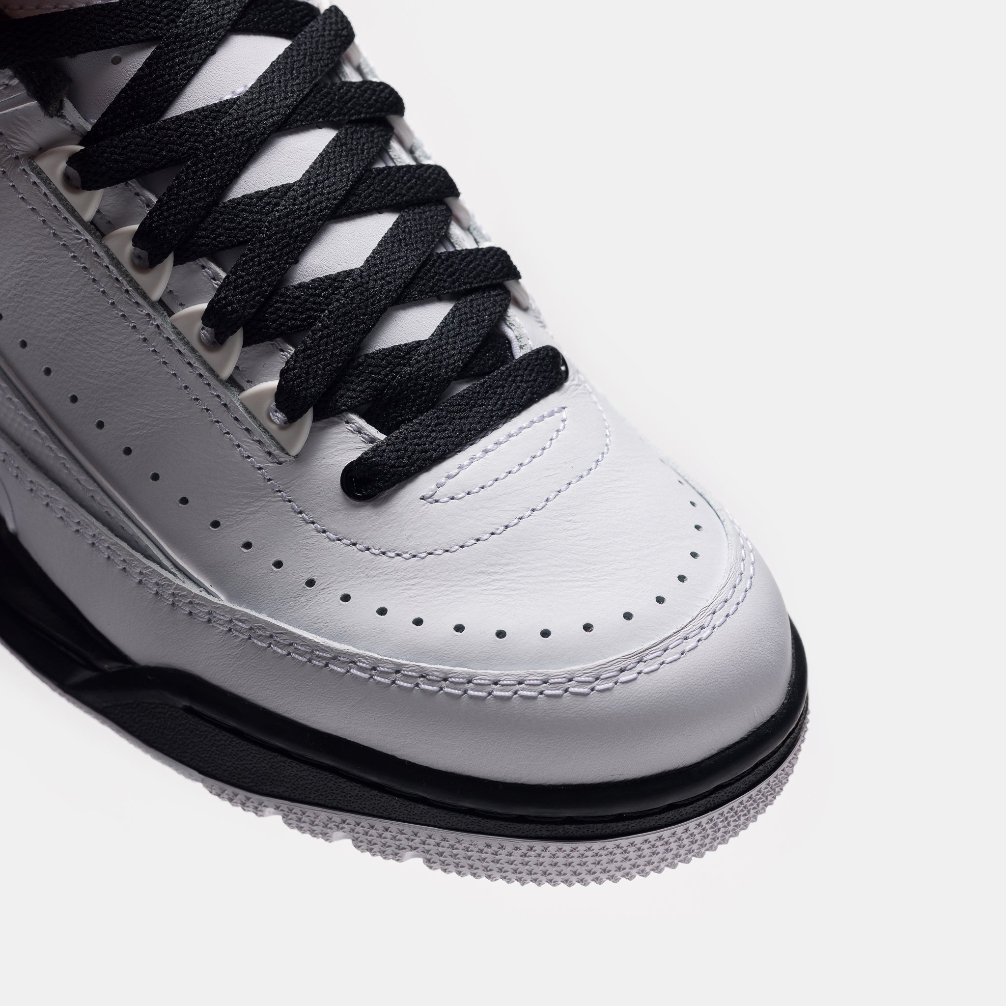 Jordan 2/3 Sneaker in White/Varsity Red/Black/University Blue