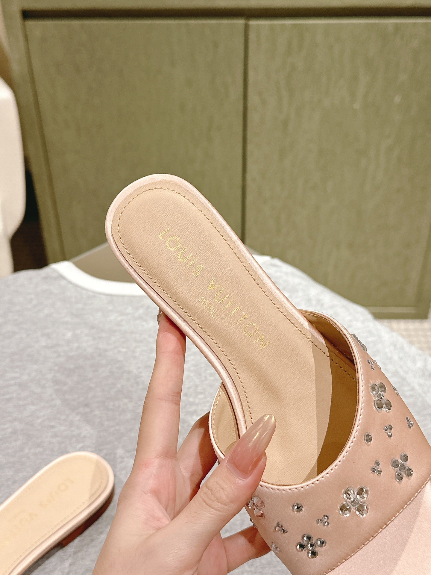 LV WOMEN FLAT MULE IN ALMOND BEIGE SATIN WITH RHINESTONE、mysite、Cacoeks