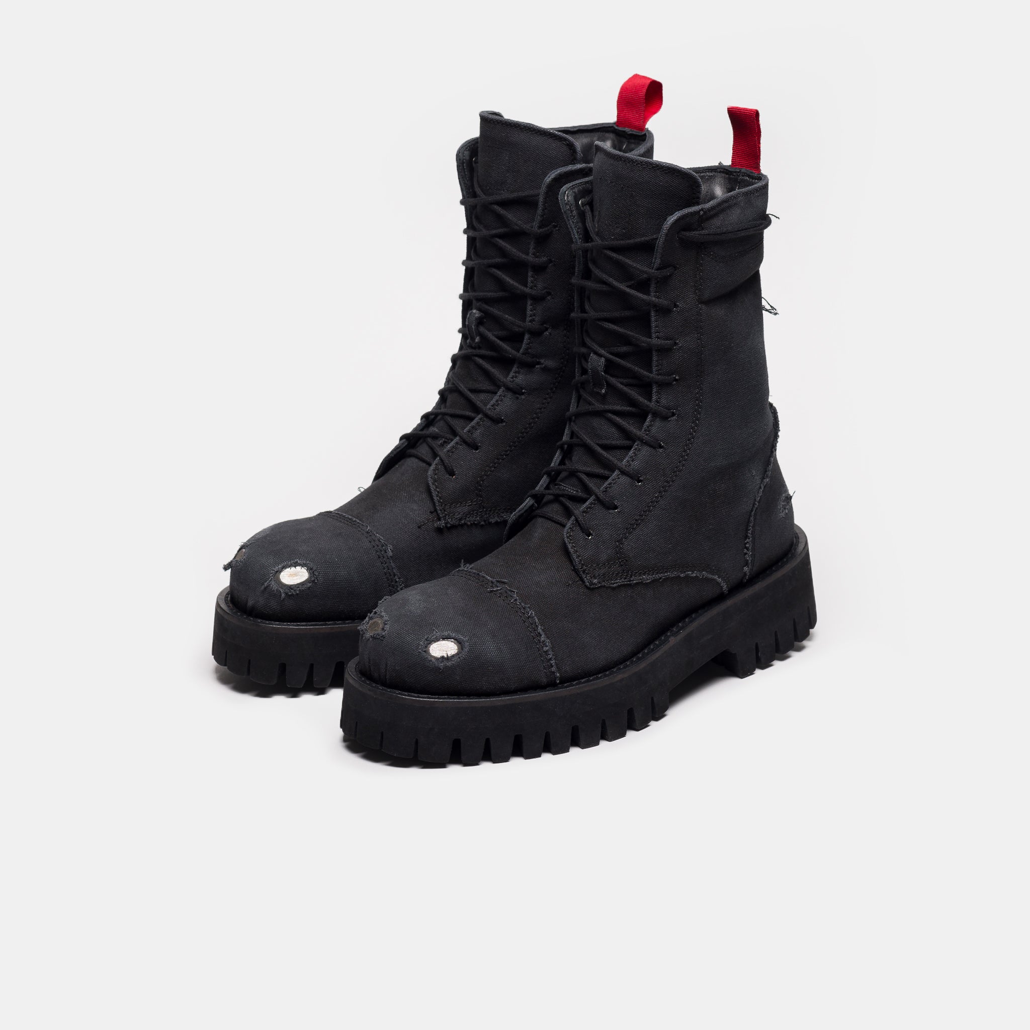 X Boot in Distressed Black