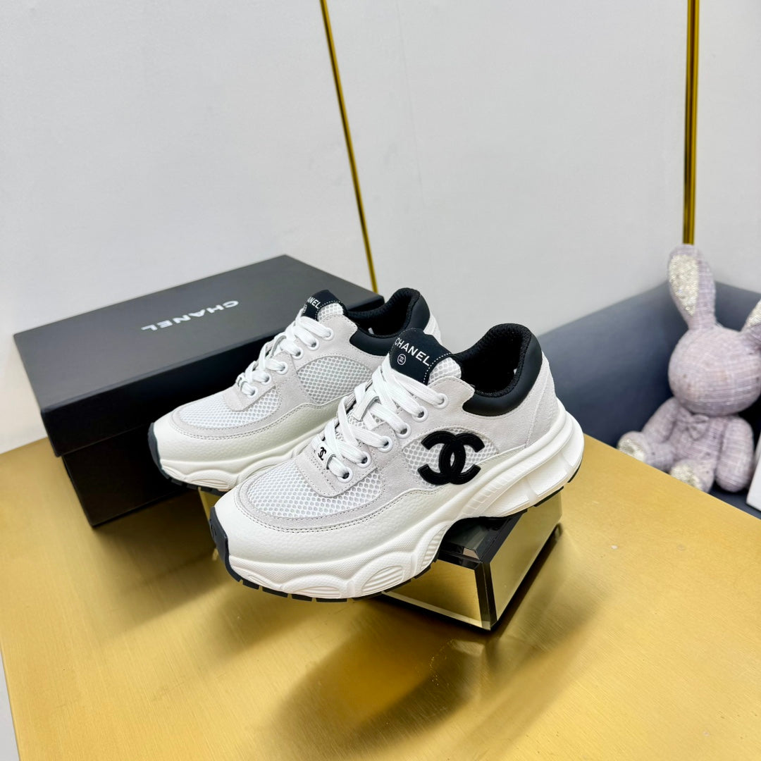SNEAKER IN PALE GRAY SUEDE WITH BLACK LOGO AND MESH、mysite、Cacoeks