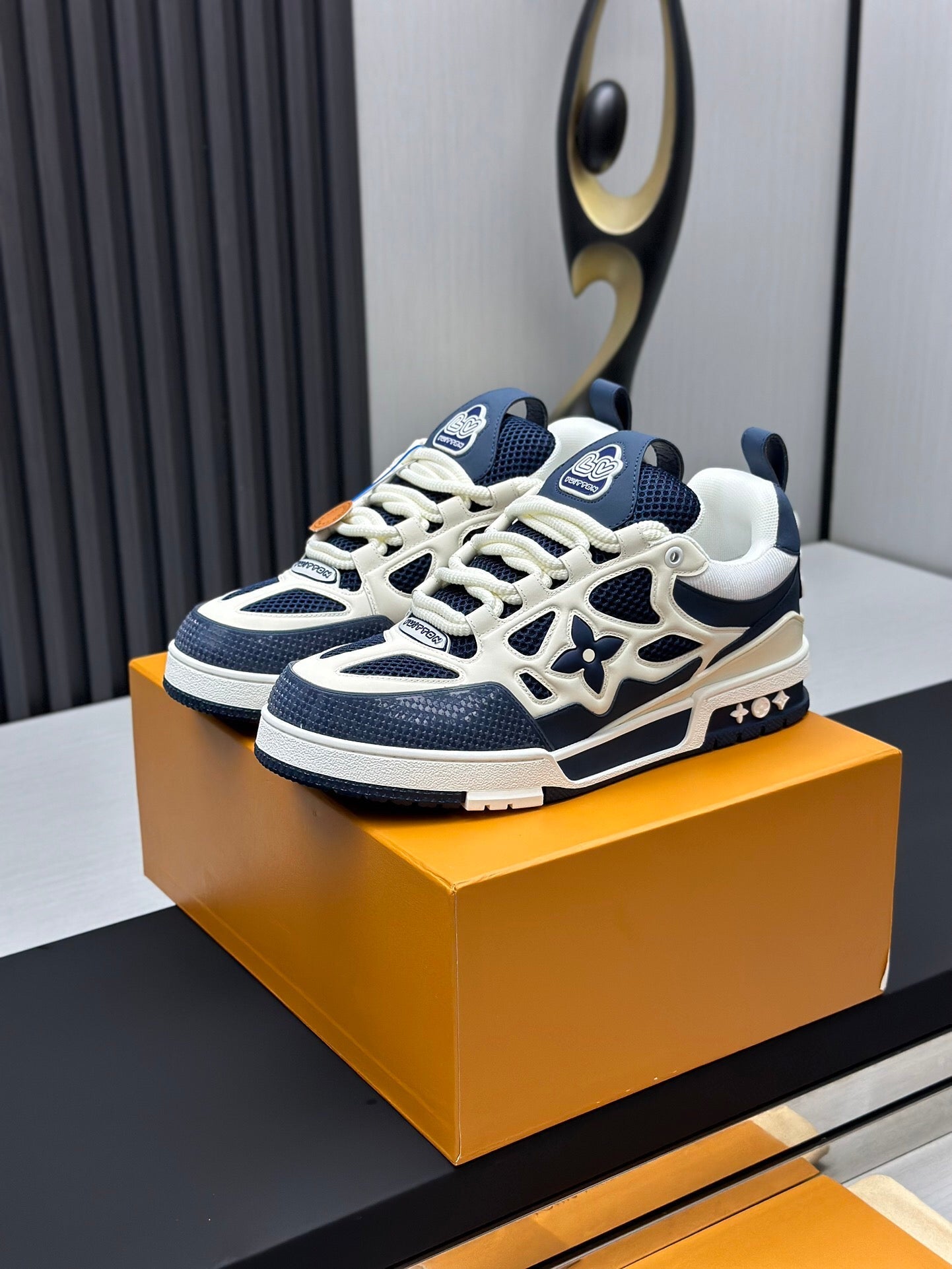 LV SKATE SNEAKER IN WHITE MIX NAVY BLUE CALFSKIN、mysite、Cacoeks