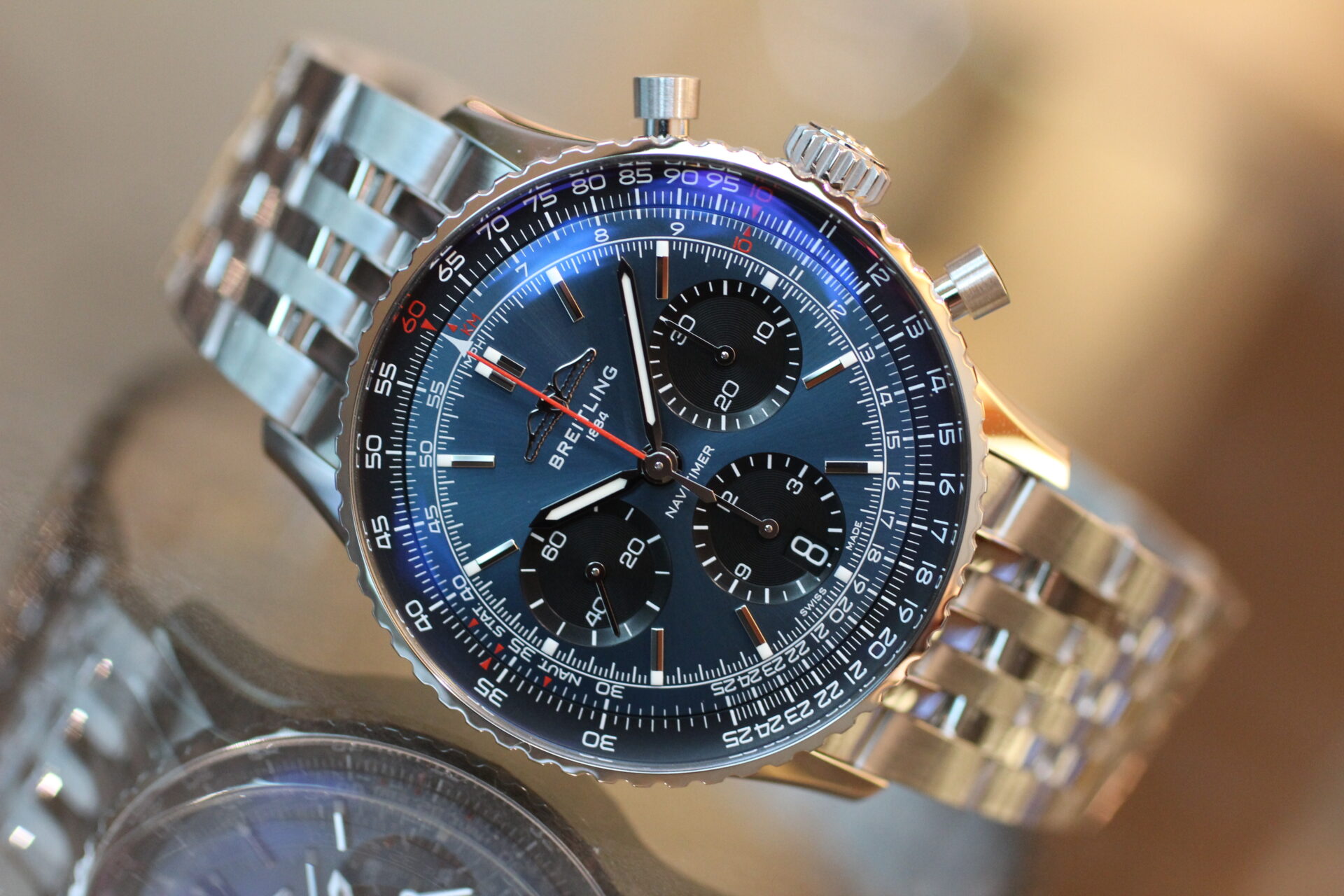ブライトリング】ブルーダイヤルのブレスレットタイプが入荷してまいりました! ナビタイマー B01 クロノグラフ 41 AB0139241C1A1 【在庫あり】|【TANAKA】ショップブログ