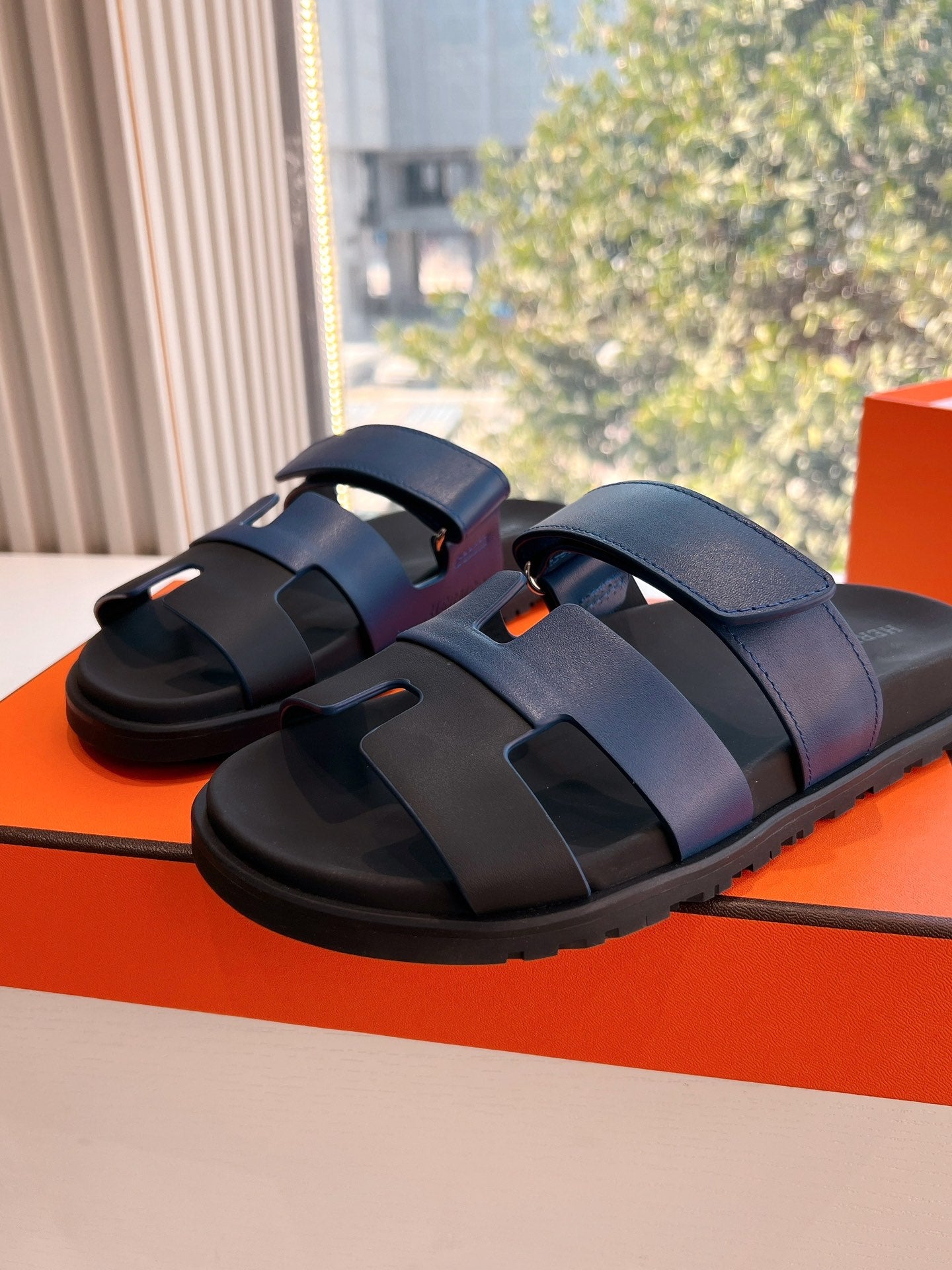 CHYPRE SANDAL IN AEGEAN BLUE MIX BLACK CALFSKIN、mysite、Cacoeks