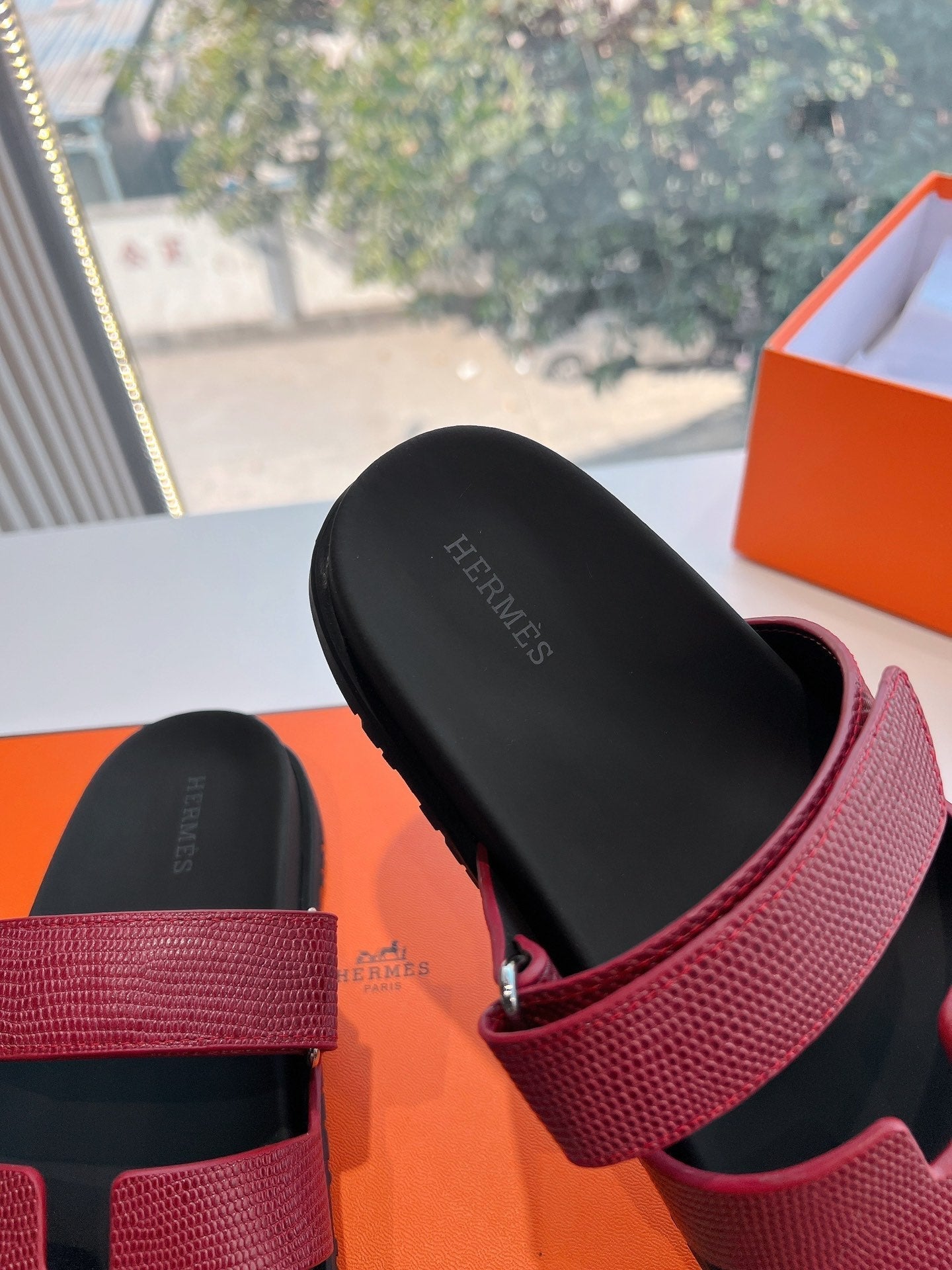 CHYPRE SANDAL IN CURRANT RED SHINY GRAINED CALFSKIN、mysite、Cacoeks