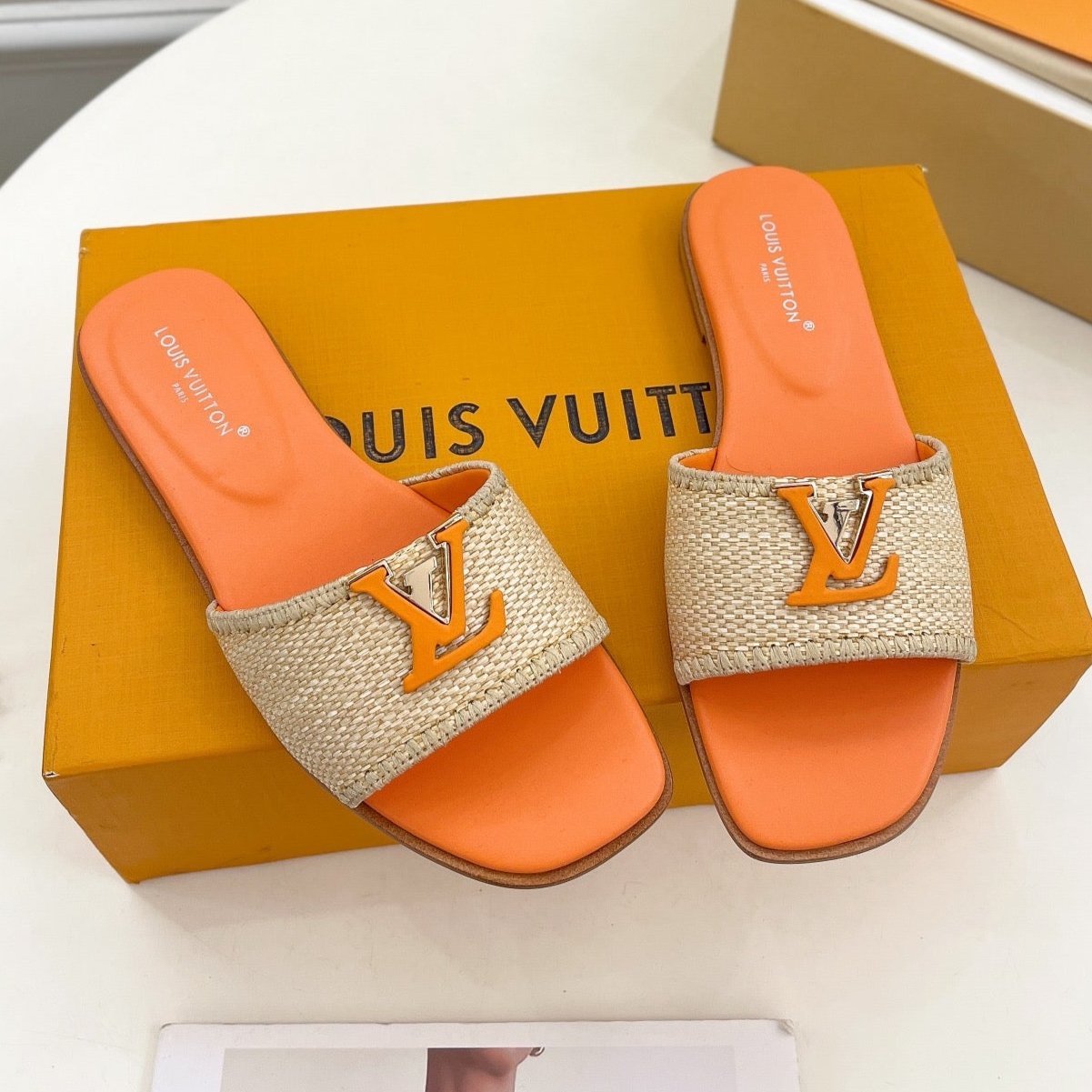 LV WOMEN CAPRI FLAT MULES IN TIGER ORANGE LEATHER AND RAFFIA、mysite、Cacoeks