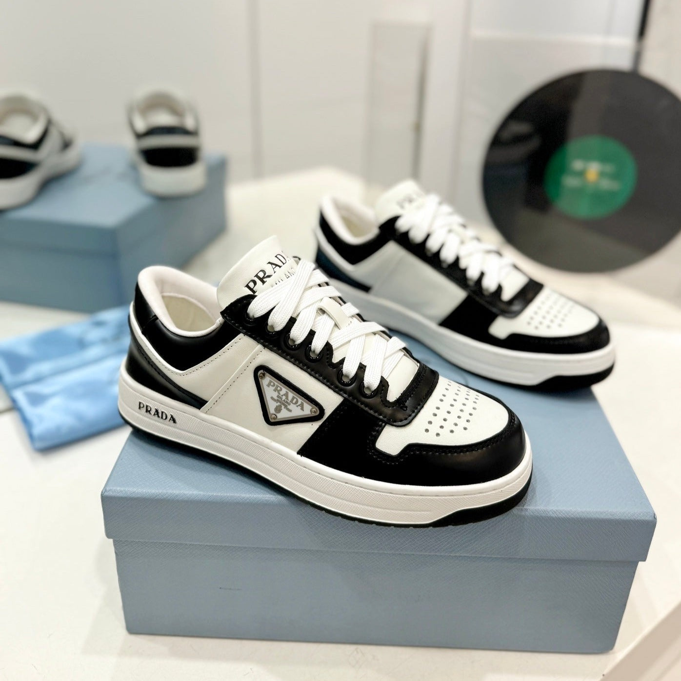 PRA DOWNTOWN PERFORATED SNEAKERS BLACK AND WHITE CALFSKIN、mysite、Cacoeks