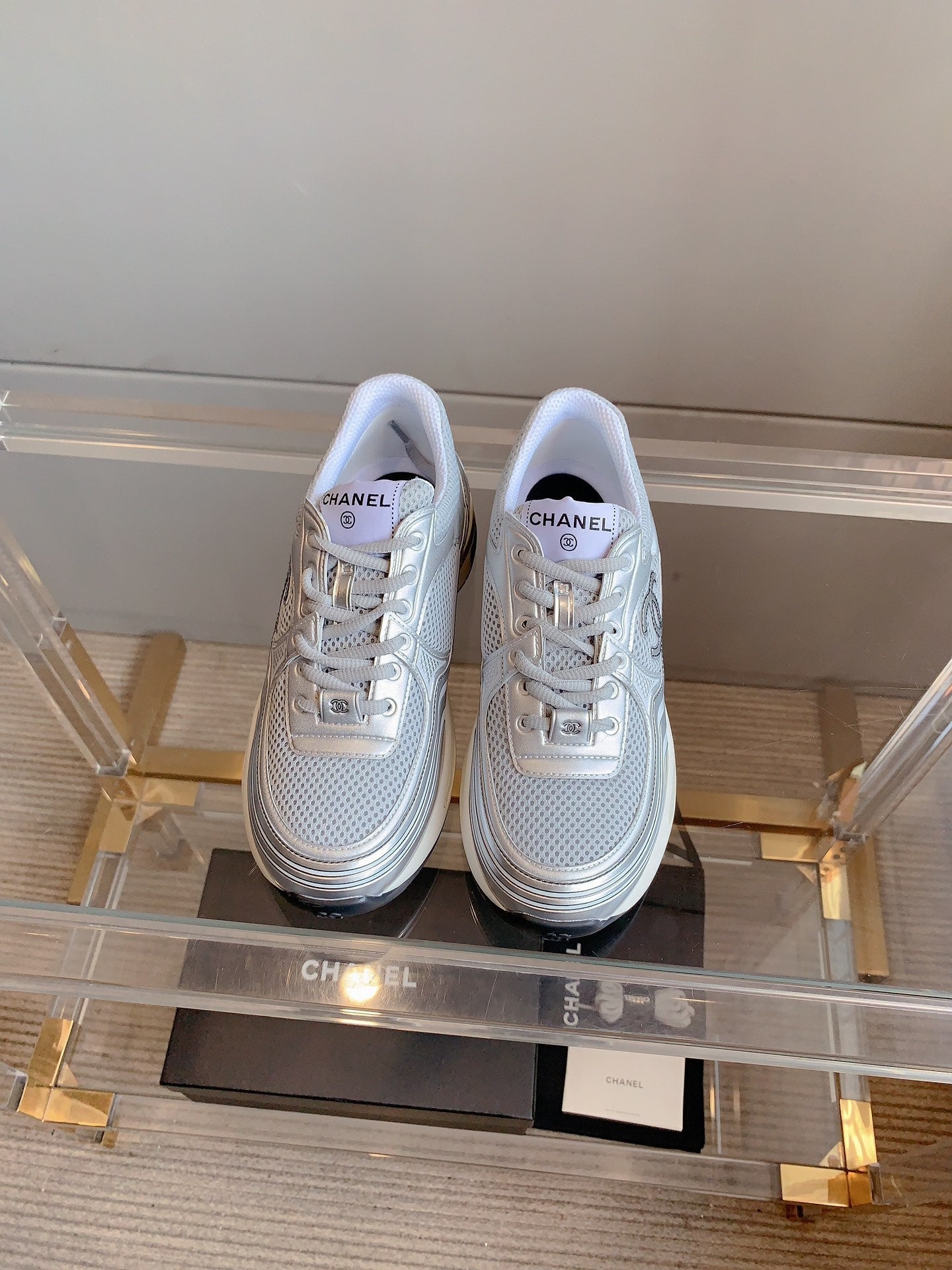 CC SNEAKERS IN GLOSSY SILVER CALFSKIN AND MESH、mysite、Cacoeks
