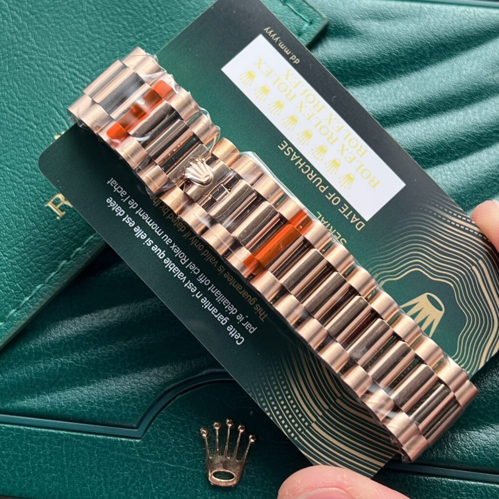 Đồng Hồ Rolex Day-Date 228235 Mặt Chocolate Đính Đá Fake 11 EW (2)