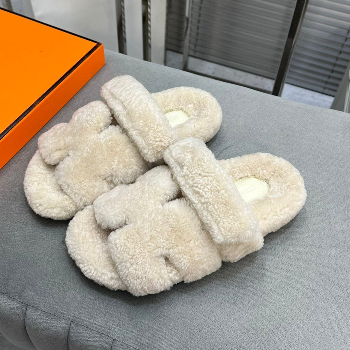CHYPRE SLIPPERS IN BISQUE BEIGE LAMB WOOL、mysite、Cacoeks