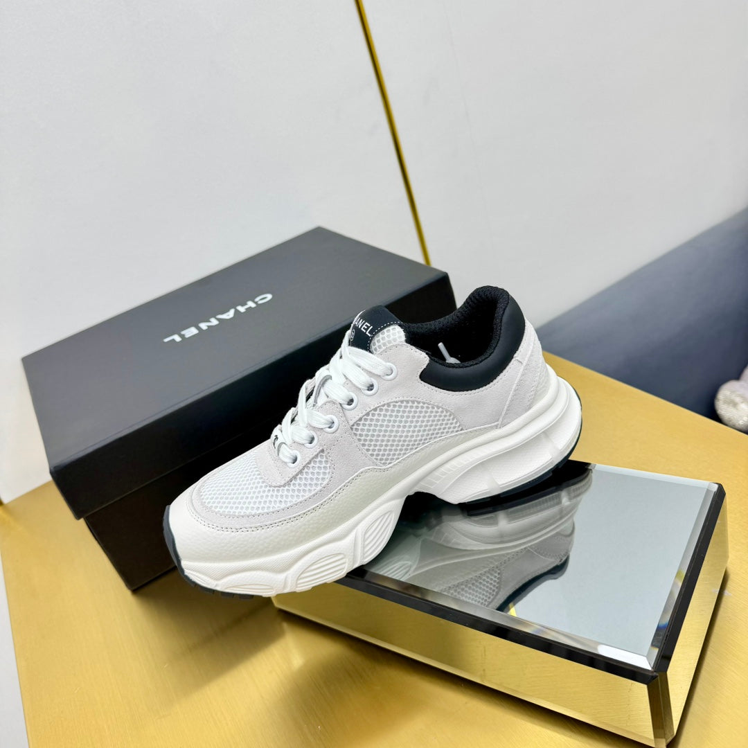 SNEAKER IN PALE GRAY SUEDE WITH BLACK LOGO AND MESH、mysite、Cacoeks