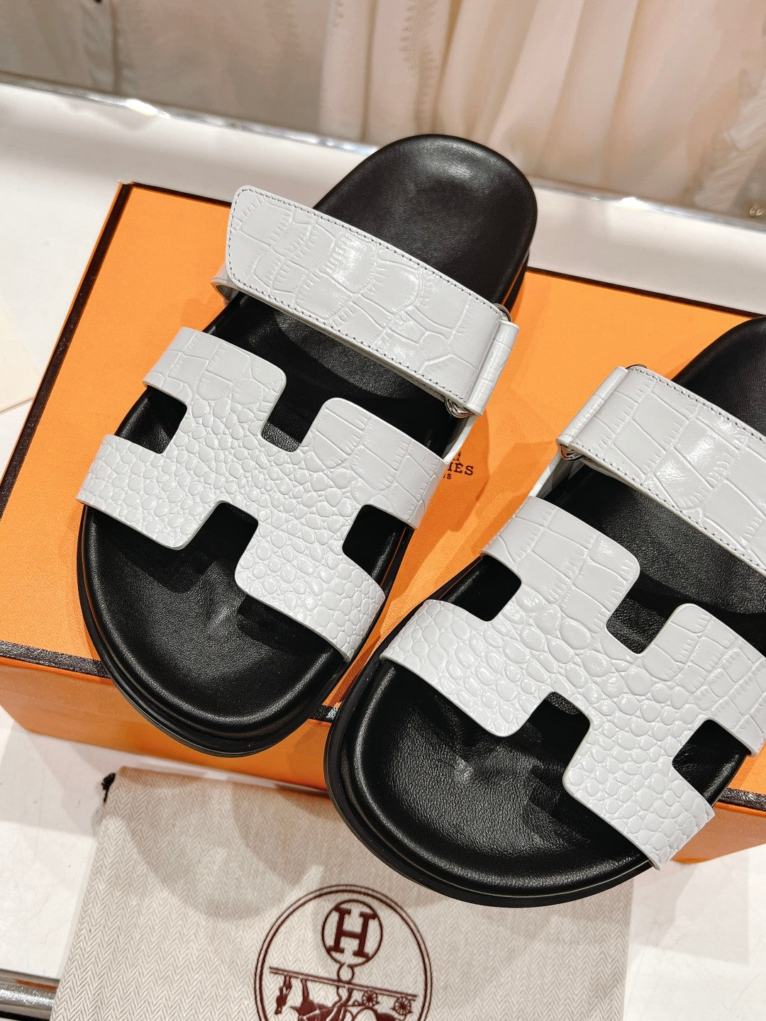 CHYPRE SANDAL BLACK AND WHITE LAMBSKIN、mysite、Cacoeks
