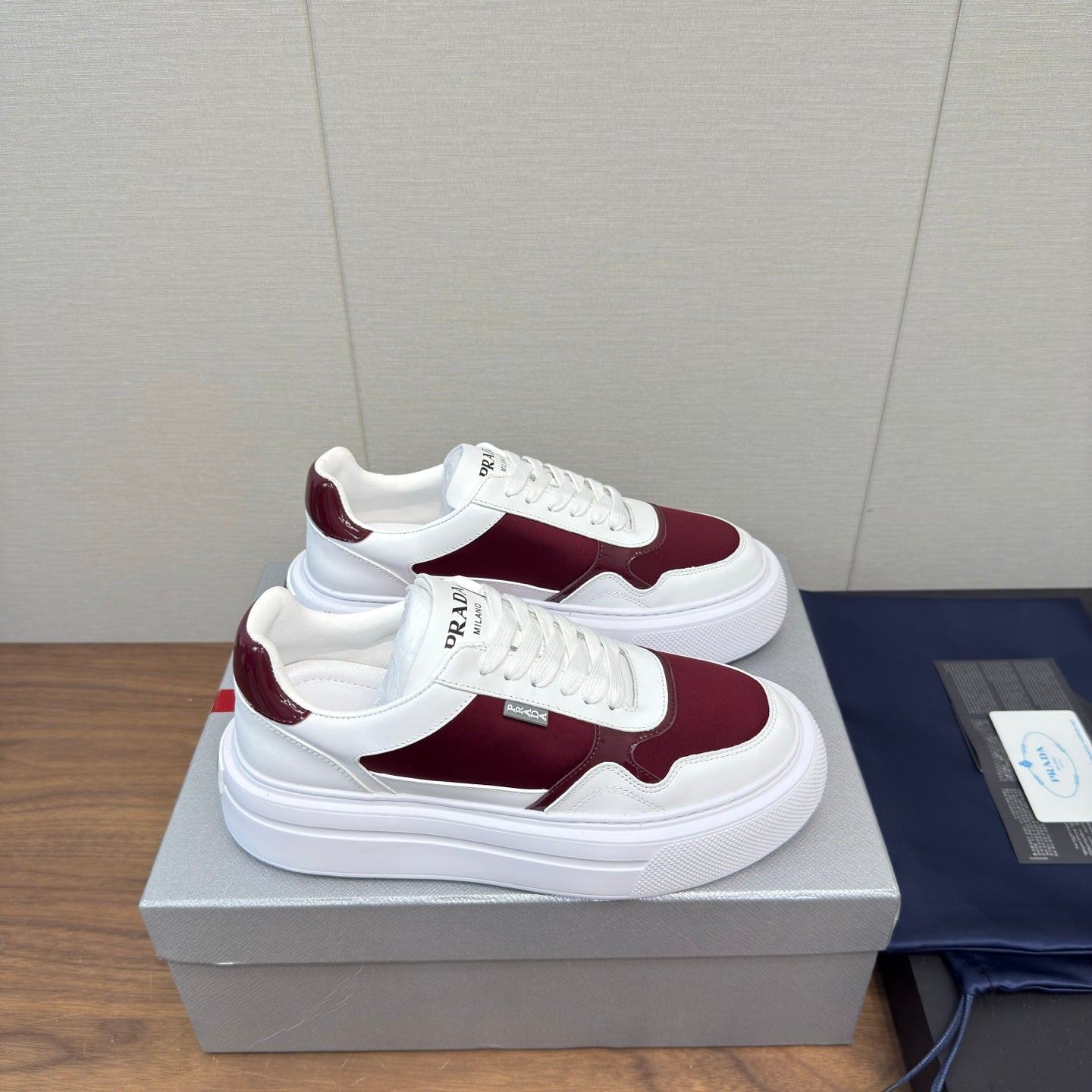 PRADA 25S DOWNTOWN BOLD SNEAKERS 45MM IN WHITE AND BURGUNDY CALFSKIN、mysite、Cacoeks